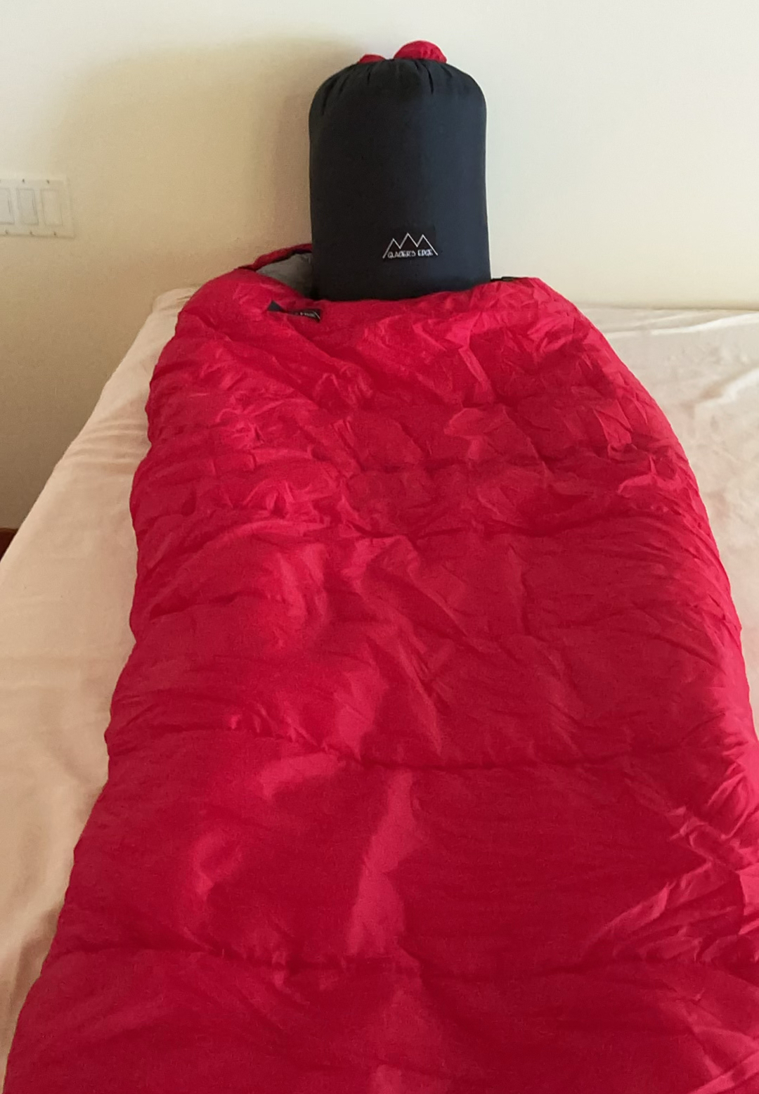Glacier's Edge red sleeping bags with logo patch - image 1 of 4