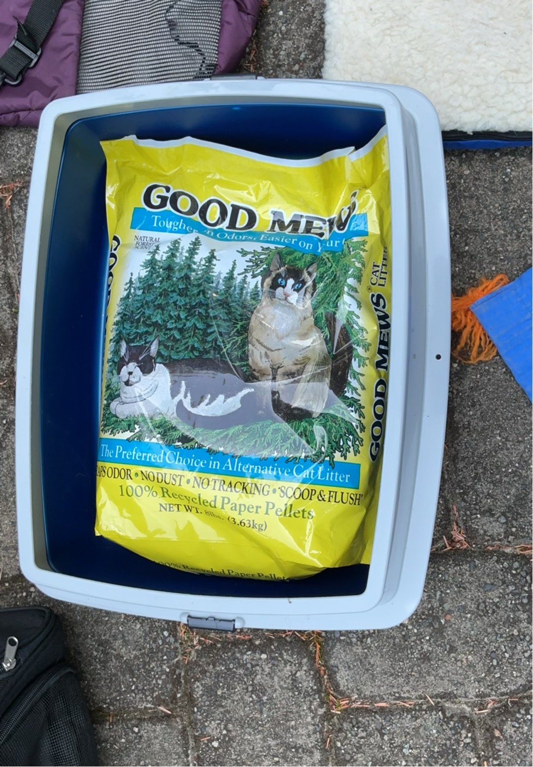 Cat care items bundle: carriers, litter box, litter, cat house, and mats - image 3 of 8