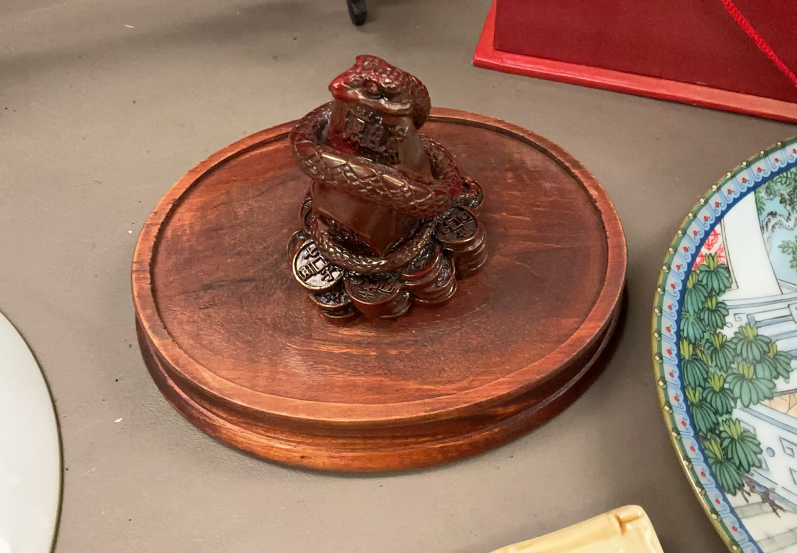 Assorted Chinese porcelain plates, teacups, and decorative display items - image 7 of 11