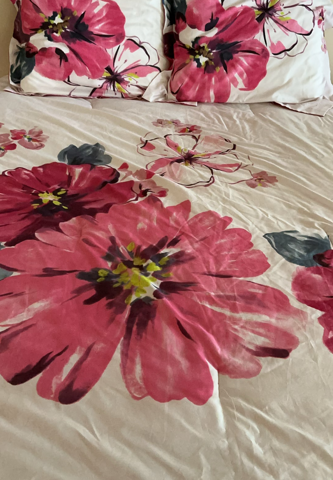Colorful Queen Comforter With Pillows - image 2 of 3