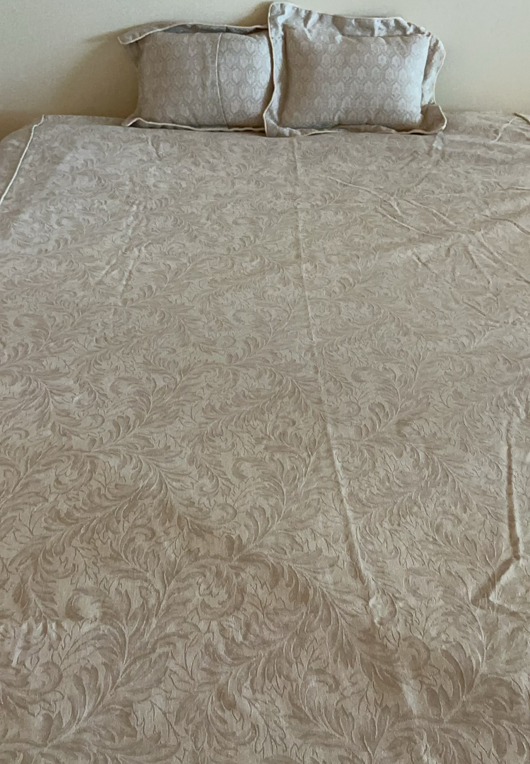 Queen Bedding - image 3 of 6