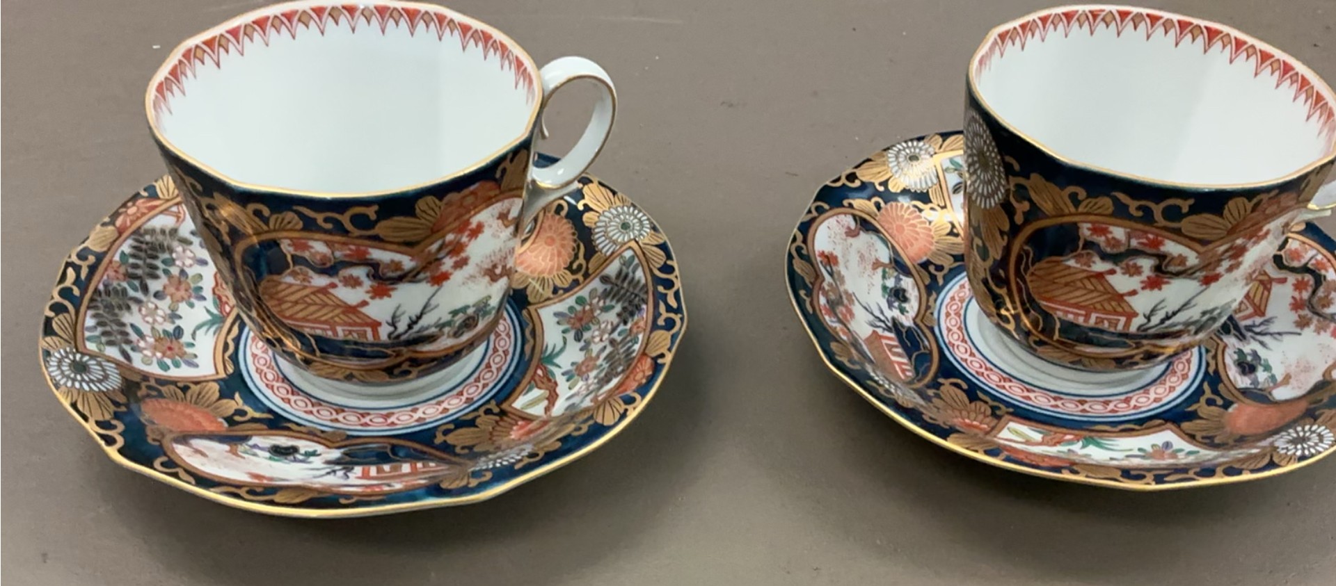 Assorted Chinese porcelain plates, teacups, and decorative display items - image 10 of 11