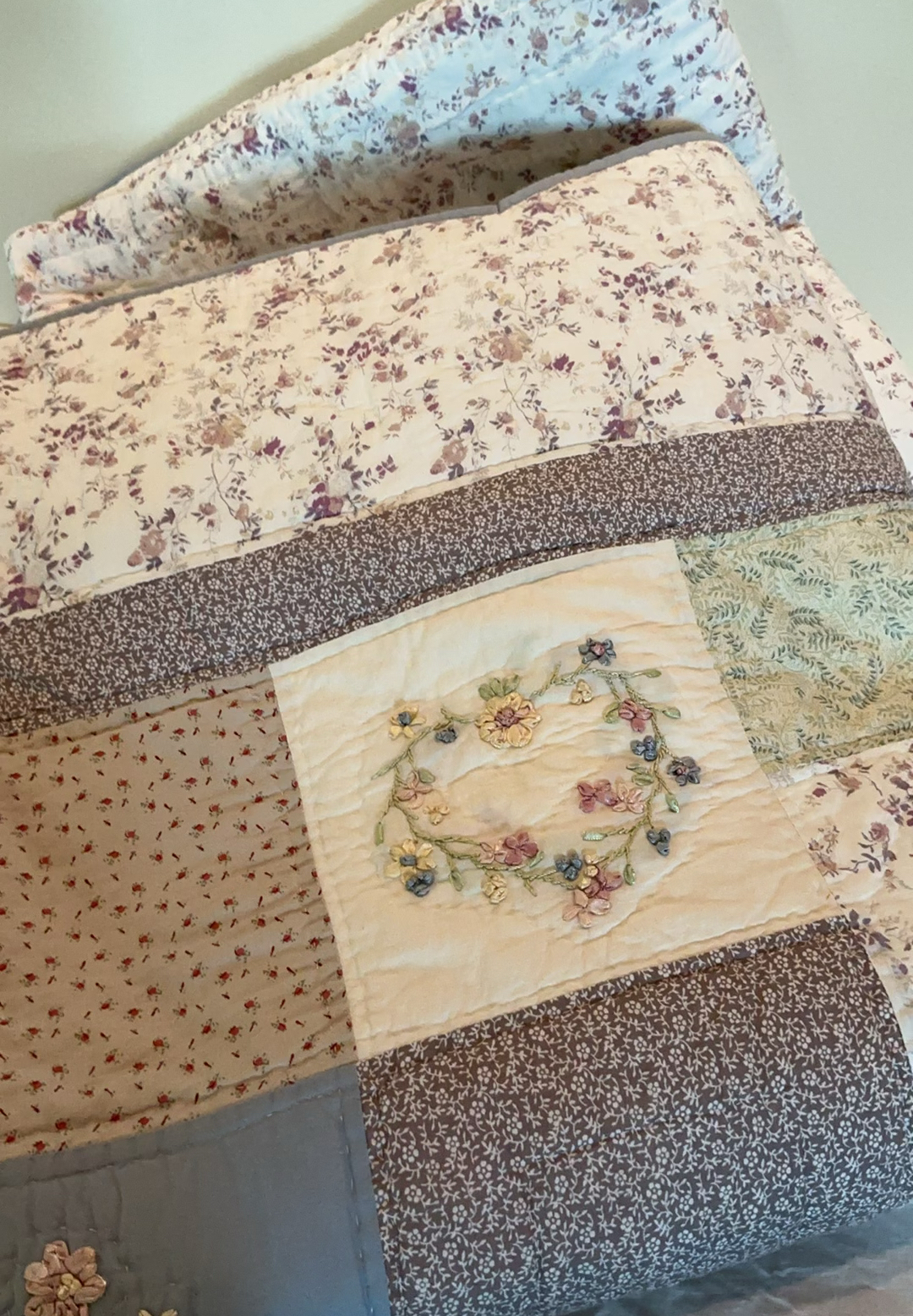 Two Matching Queen Quilt bedspreads - image 4 of 4