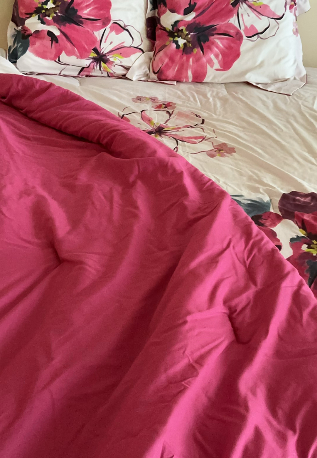 Colorful Queen Comforter With Pillows - image 3 of 3