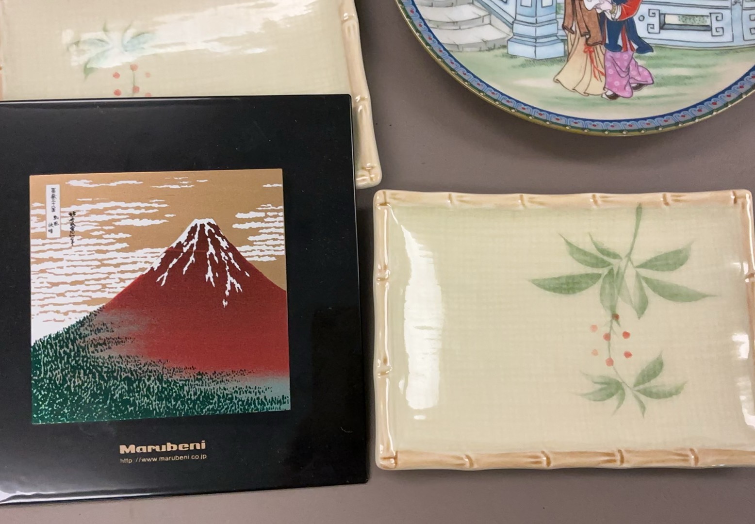 Assorted Chinese porcelain plates, teacups, and decorative display items - image 9 of 11
