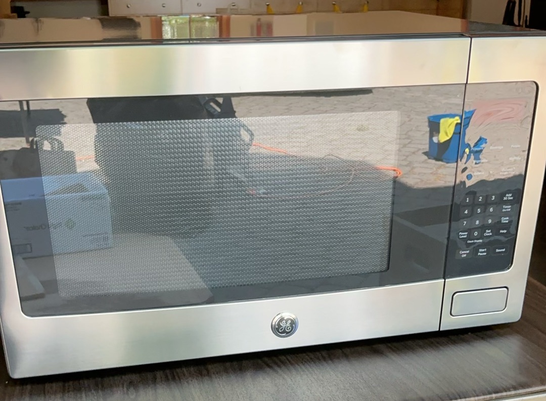 GE Microwave - image 1 of 4