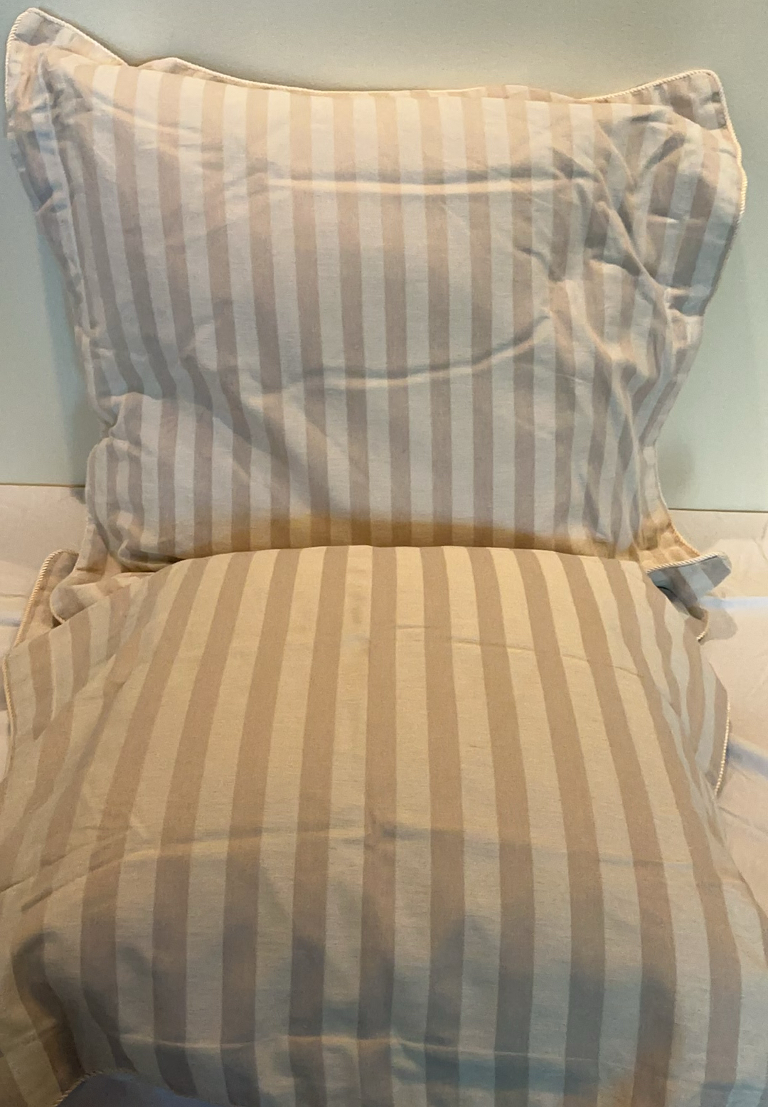 Queen Bedding - image 6 of 6