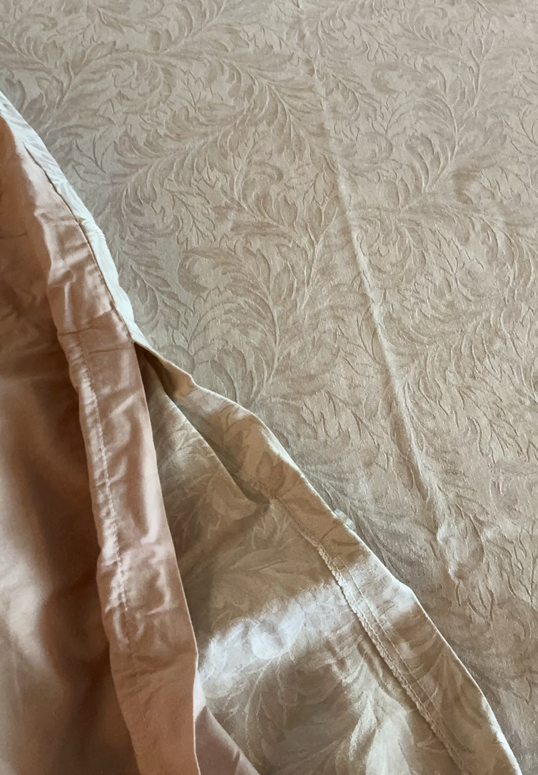 Queen Bedding - image 4 of 6