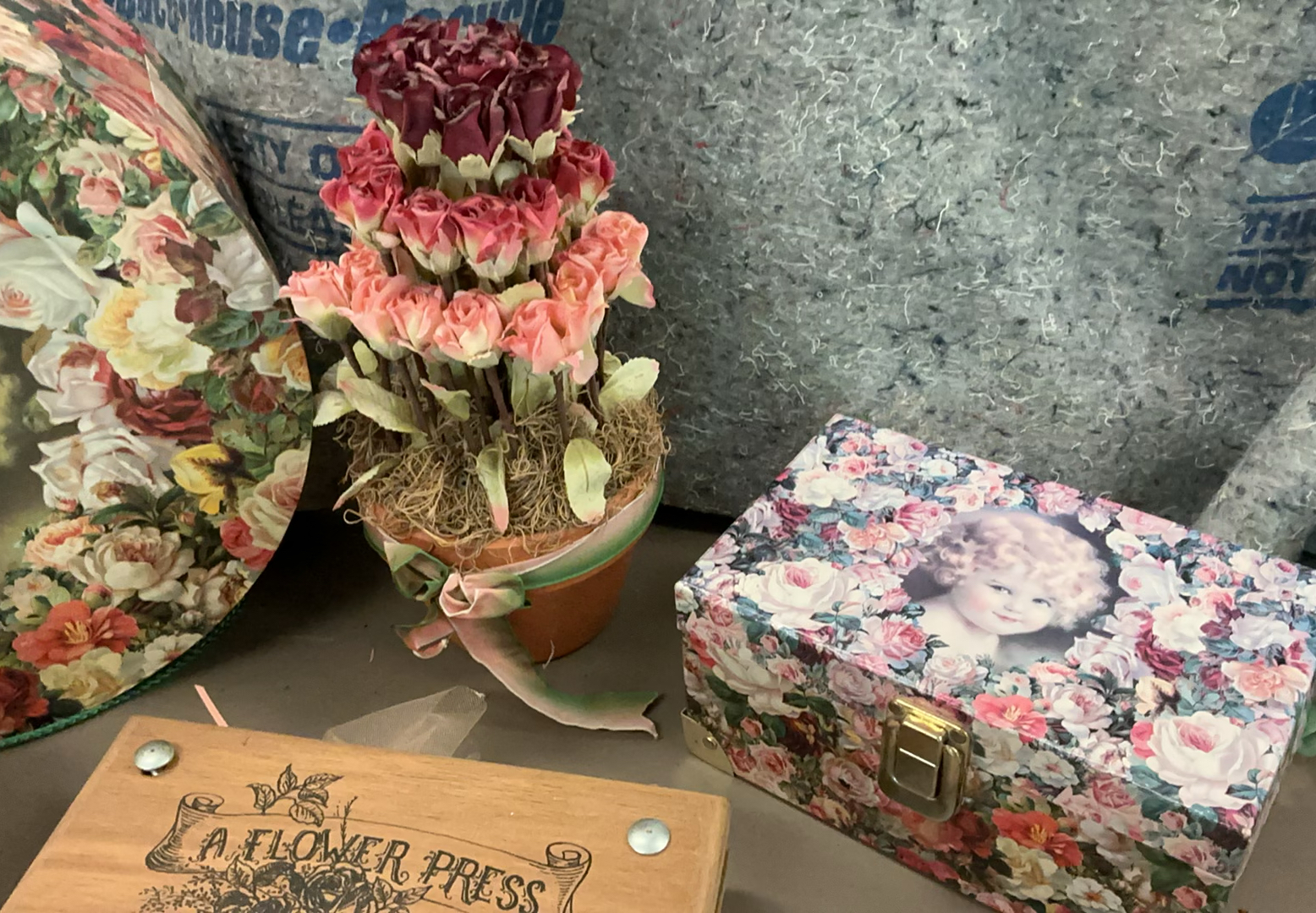 Floral-themed home decor and linens collection - image 4 of 7