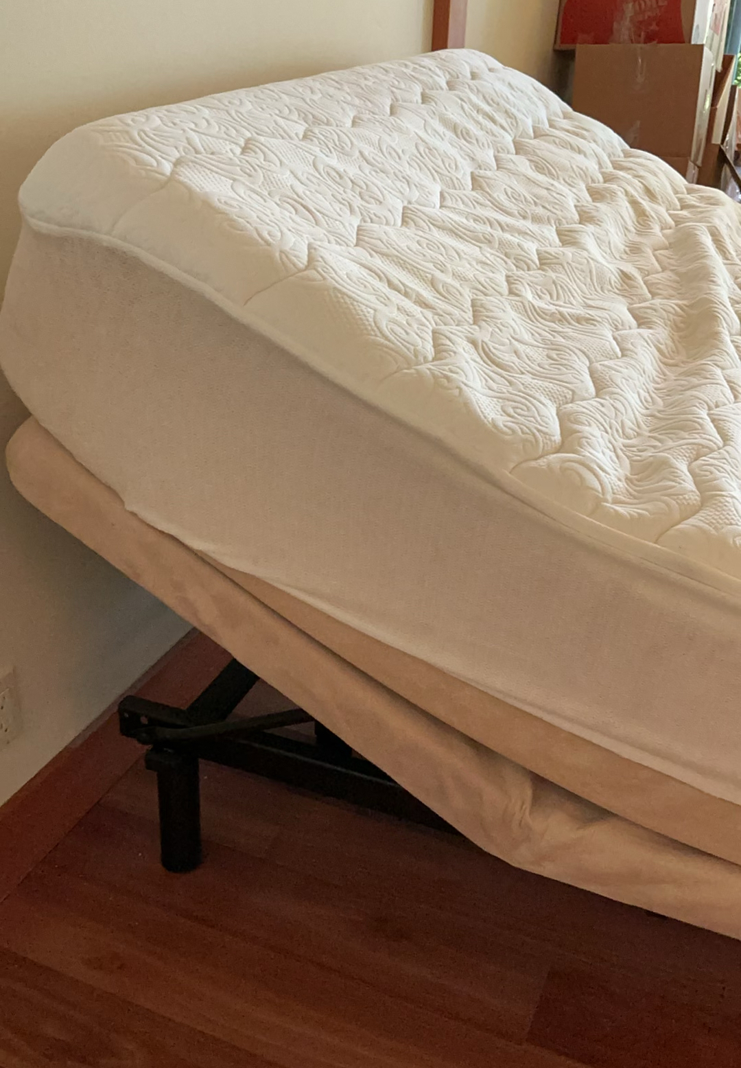 Sleep Science Queen Sized Adjustable Platform Bed - image 5 of 6