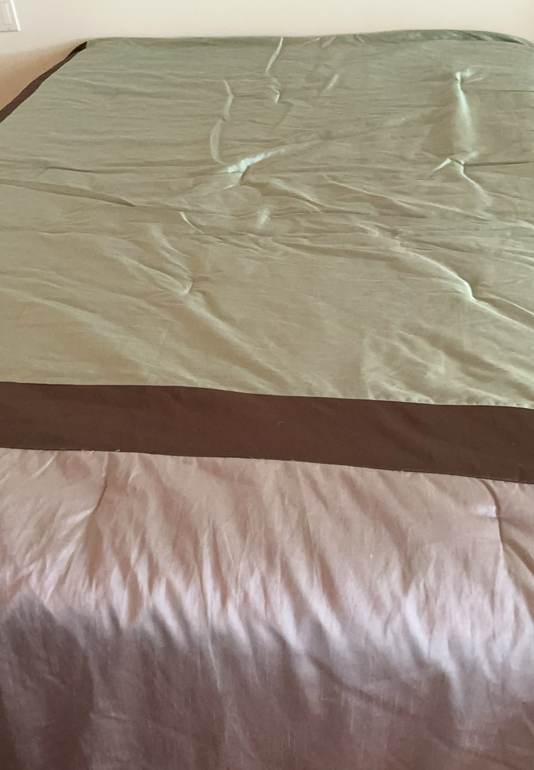 King Sized Comforter And More - image 2 of 5