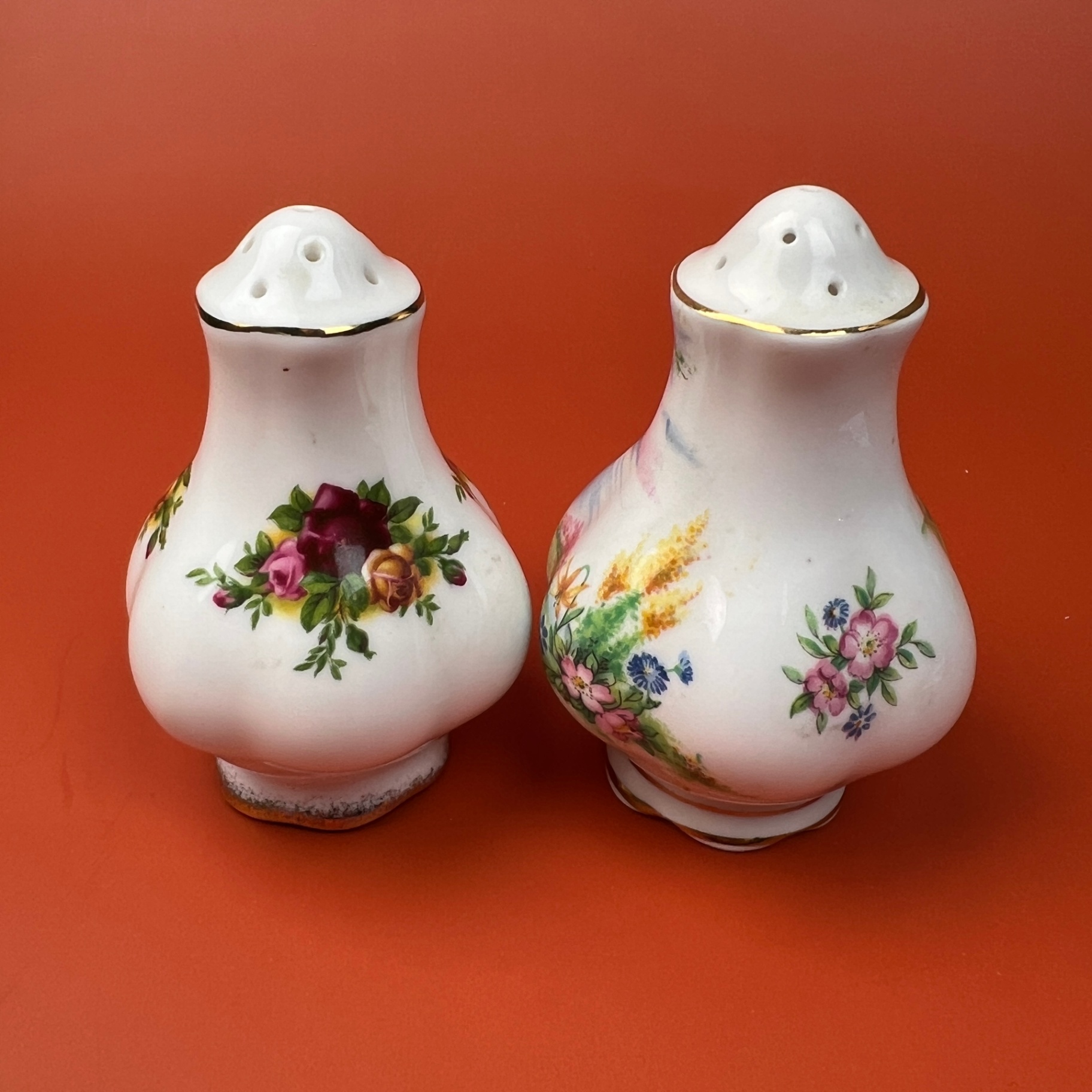 Royal Albert Salt and Pepper Shakers - image 4 of 5