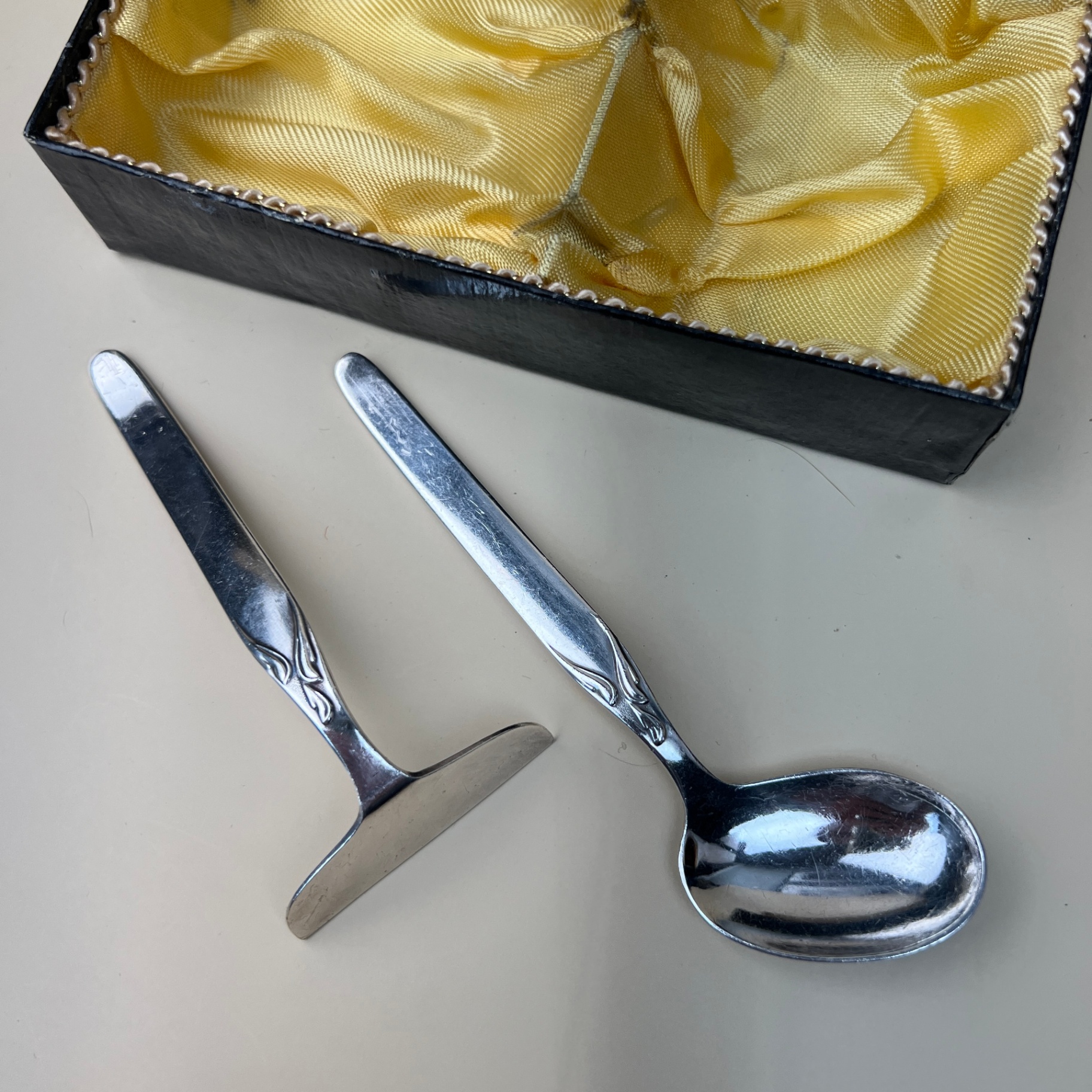 Vintage Childrens Food Pusher and Spoon Set in Box Baby Gift - image 2 of 6