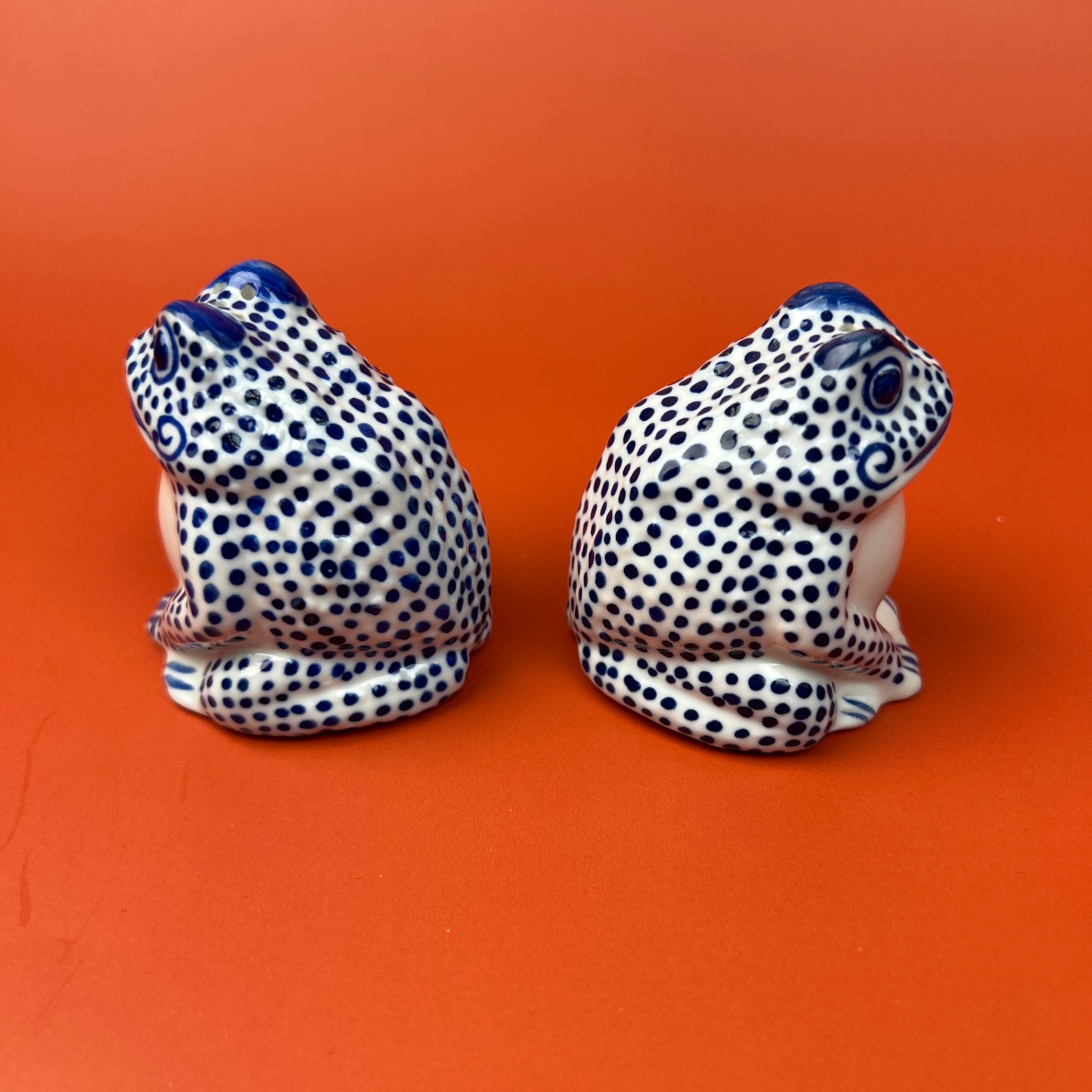 Blue and White Ceramic Frog Salt and Pepper Set Shafford - image 4 of 6