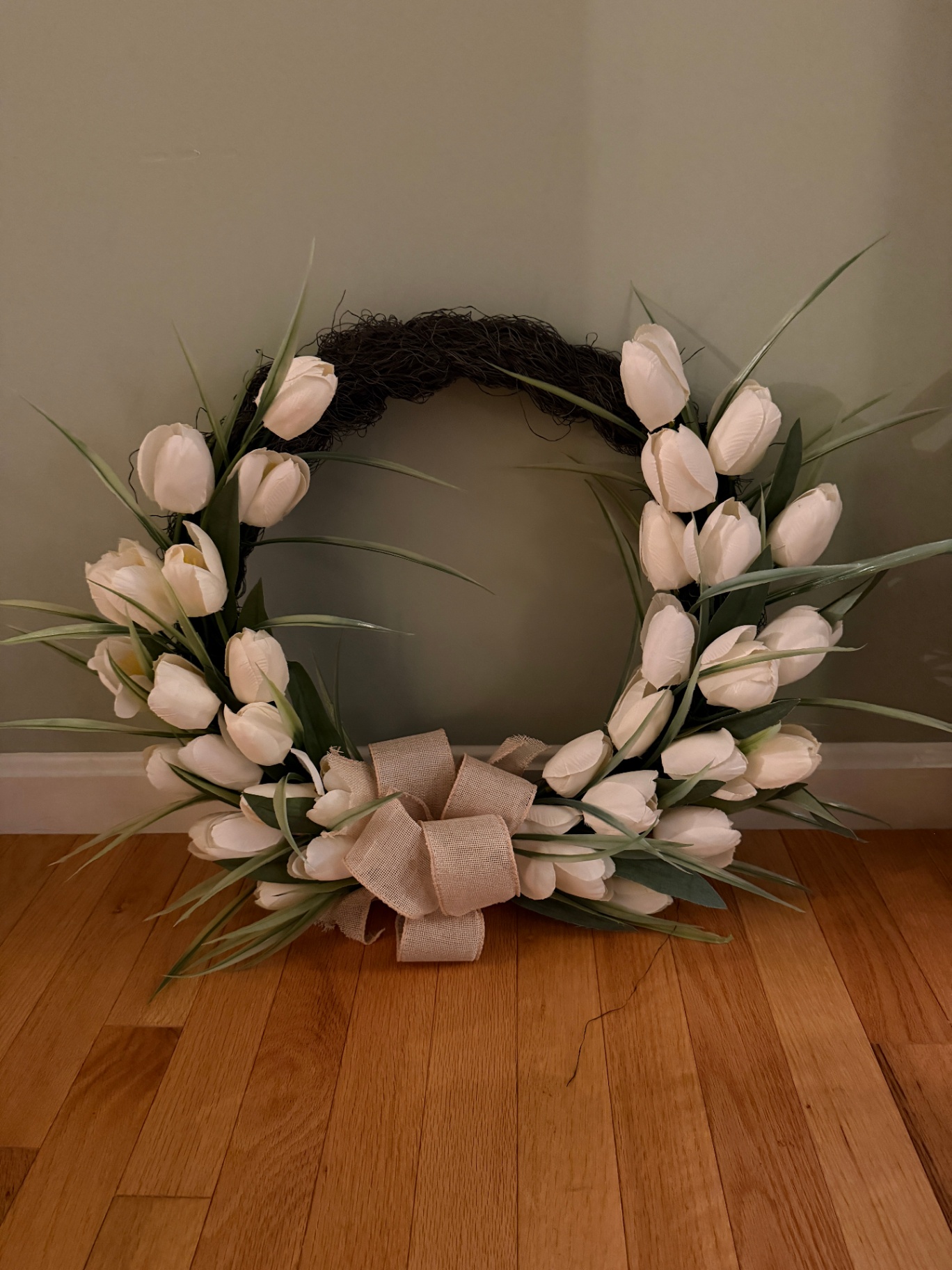 Vinrage White Tulip Floral Wreath - image 1 of 2
