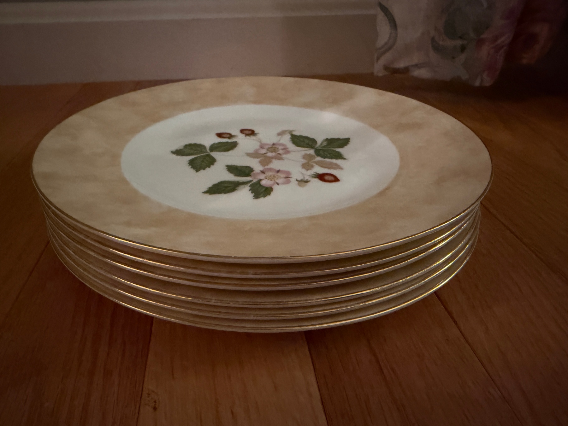 Wild Stawberry Plates - image 2 of 3
