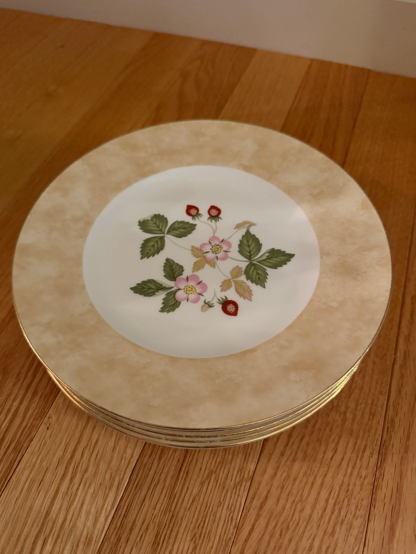 Wild Stawberry Plates - image 1 of 3