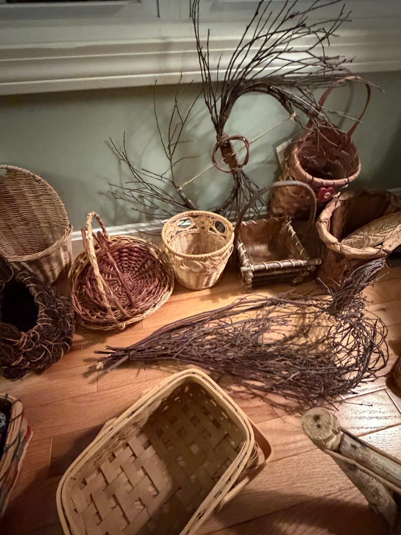 Large Lot of Baskets and Wreaths - image 4 of 9