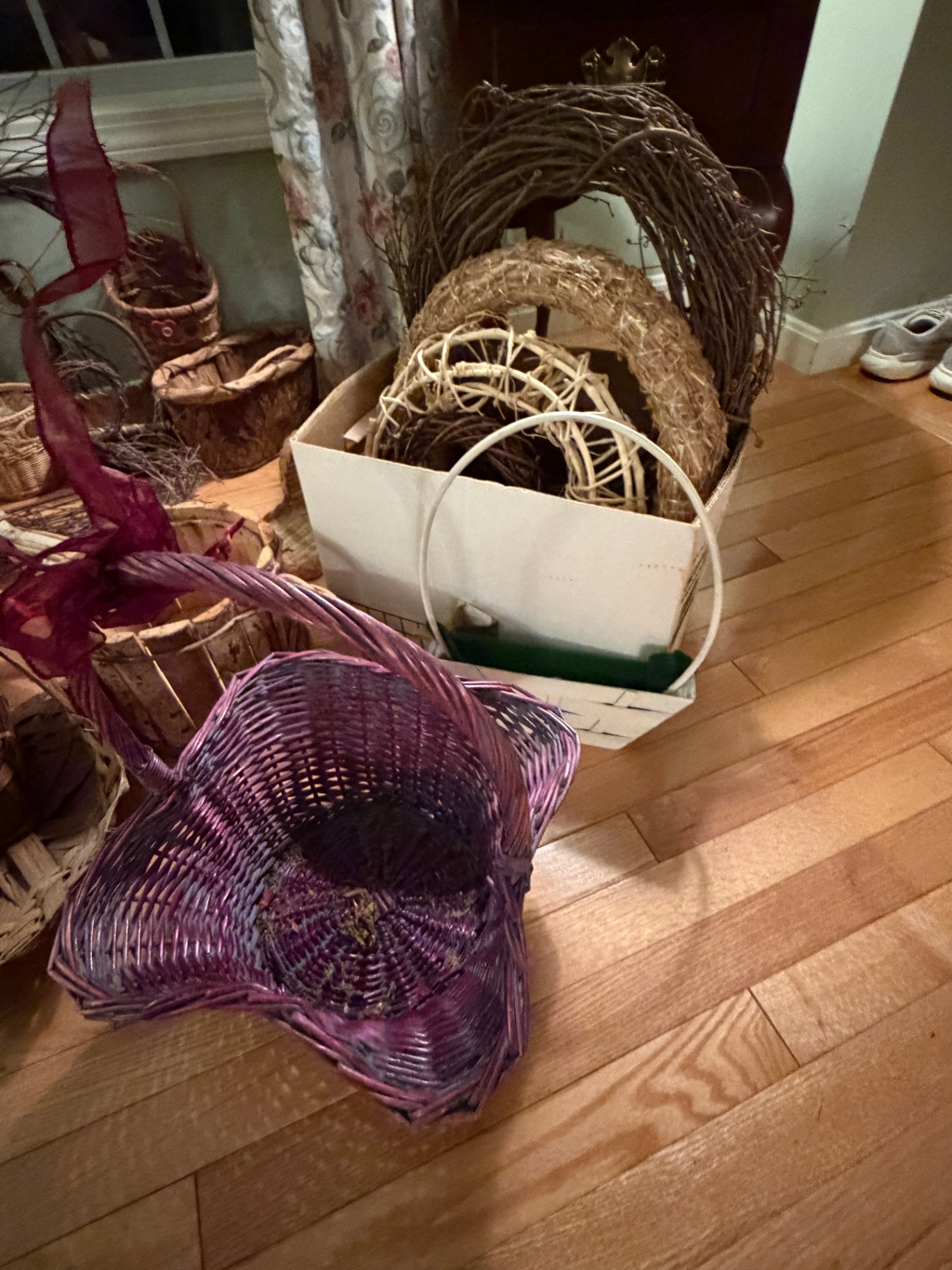 Large Lot of Baskets and Wreaths - image 9 of 9