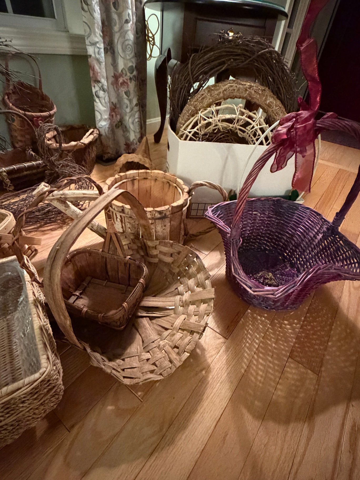 Large Lot of Baskets and Wreaths - image 8 of 9