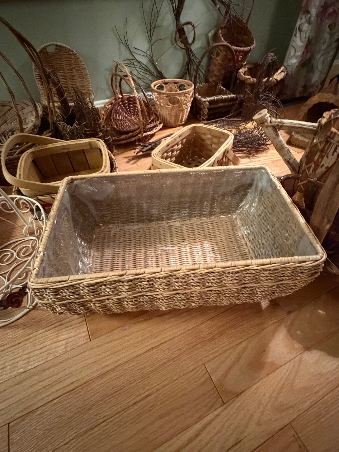 Large Lot of Baskets and Wreaths - image 7 of 9