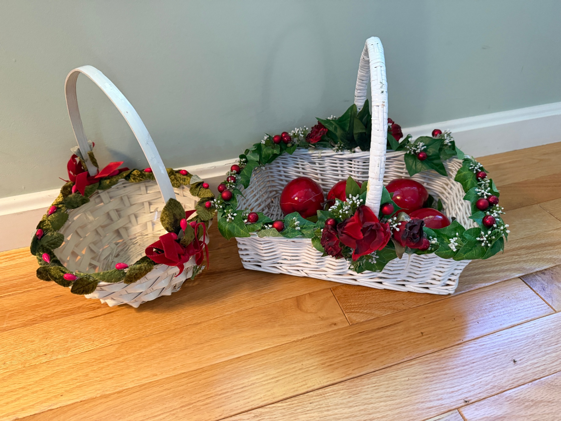 Pair of White Wicker Baskets With Decorative Fruit Decor - image 1 of 4