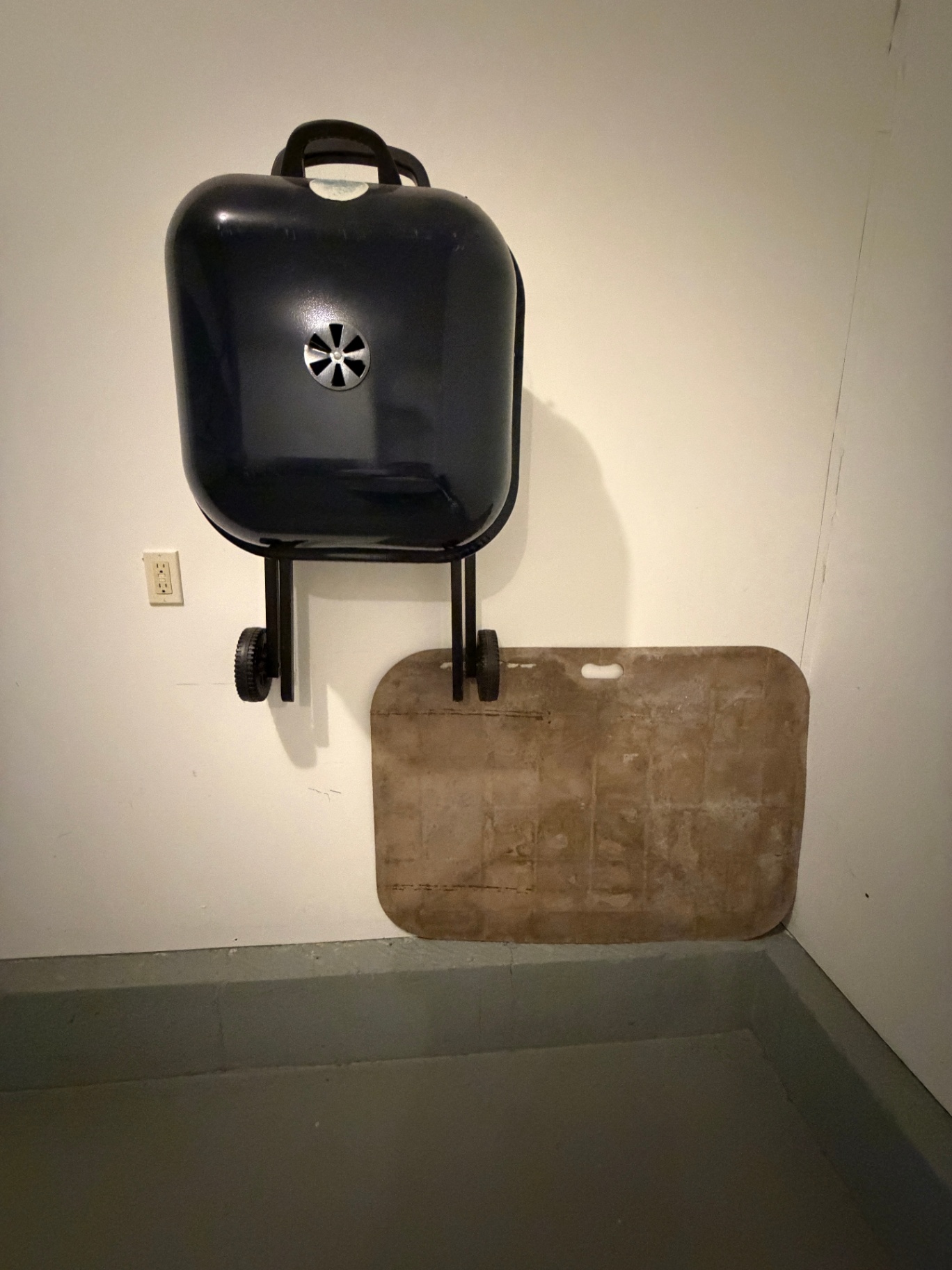 Like New Compact Charcoal Grill & Stand Mat - image 1 of 1