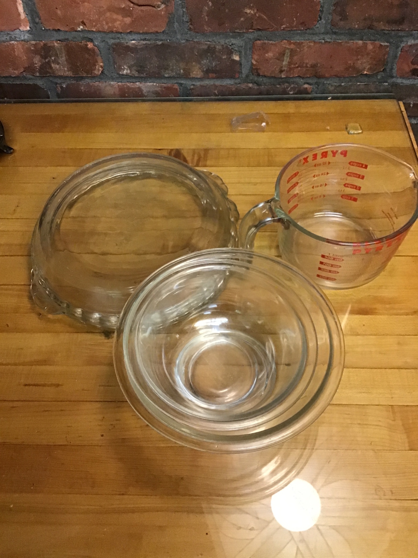 Glass PYREX  bakeware set with bowls, round dish with lid, and Pyrex measuring cup - image 1 of 1