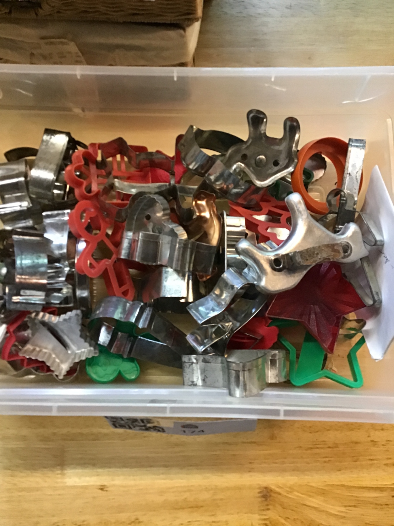 Assorted baking molds and cookie cutters - image 2 of 3