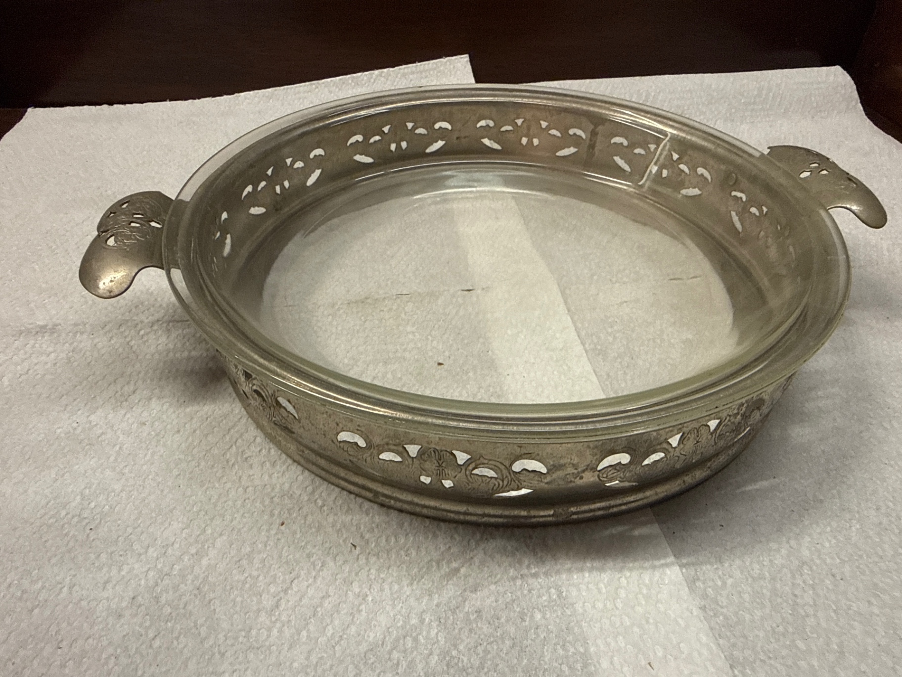 Round metal serving dish with PYREX glass insert - image 1 of 2