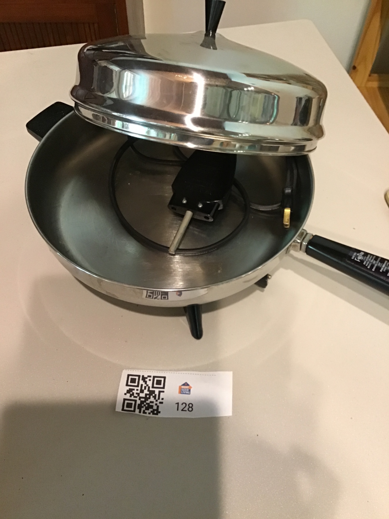 Farberware electric fry pan with lid - image 2 of 3