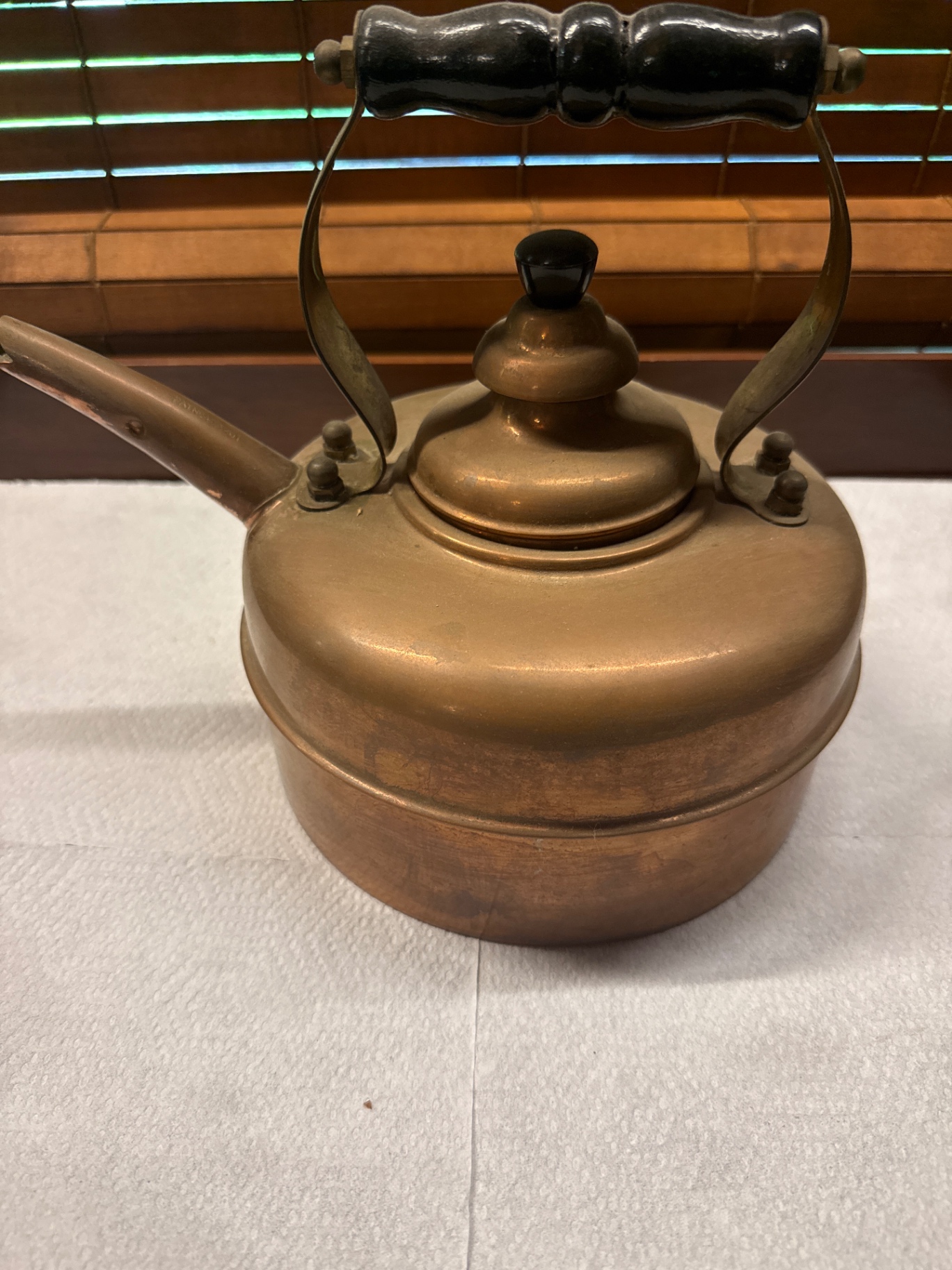 Copper kettle with wooden handle - image 1 of 4
