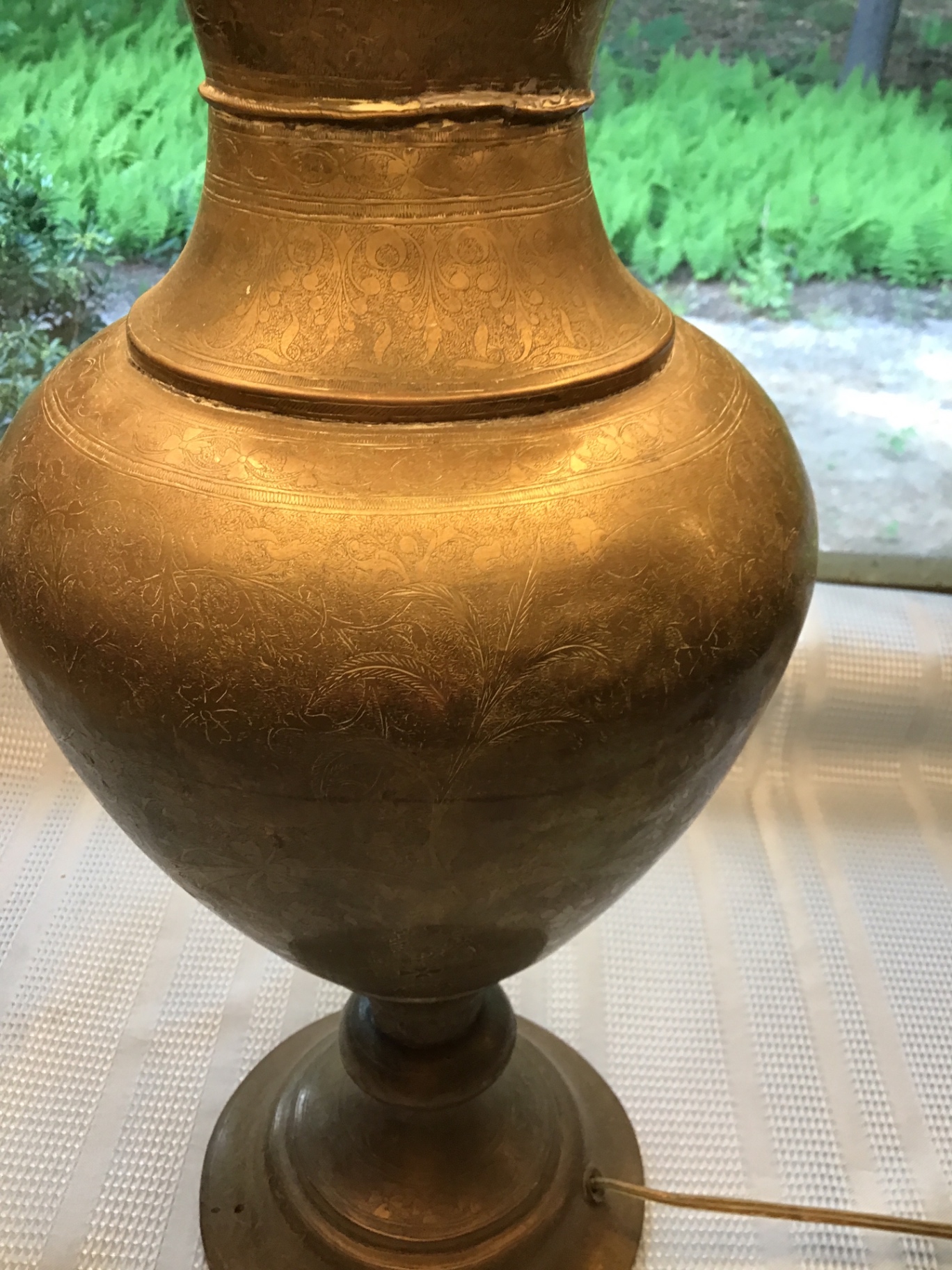 Table lamp with urn-shaped base and fabric shade - image 3 of 4