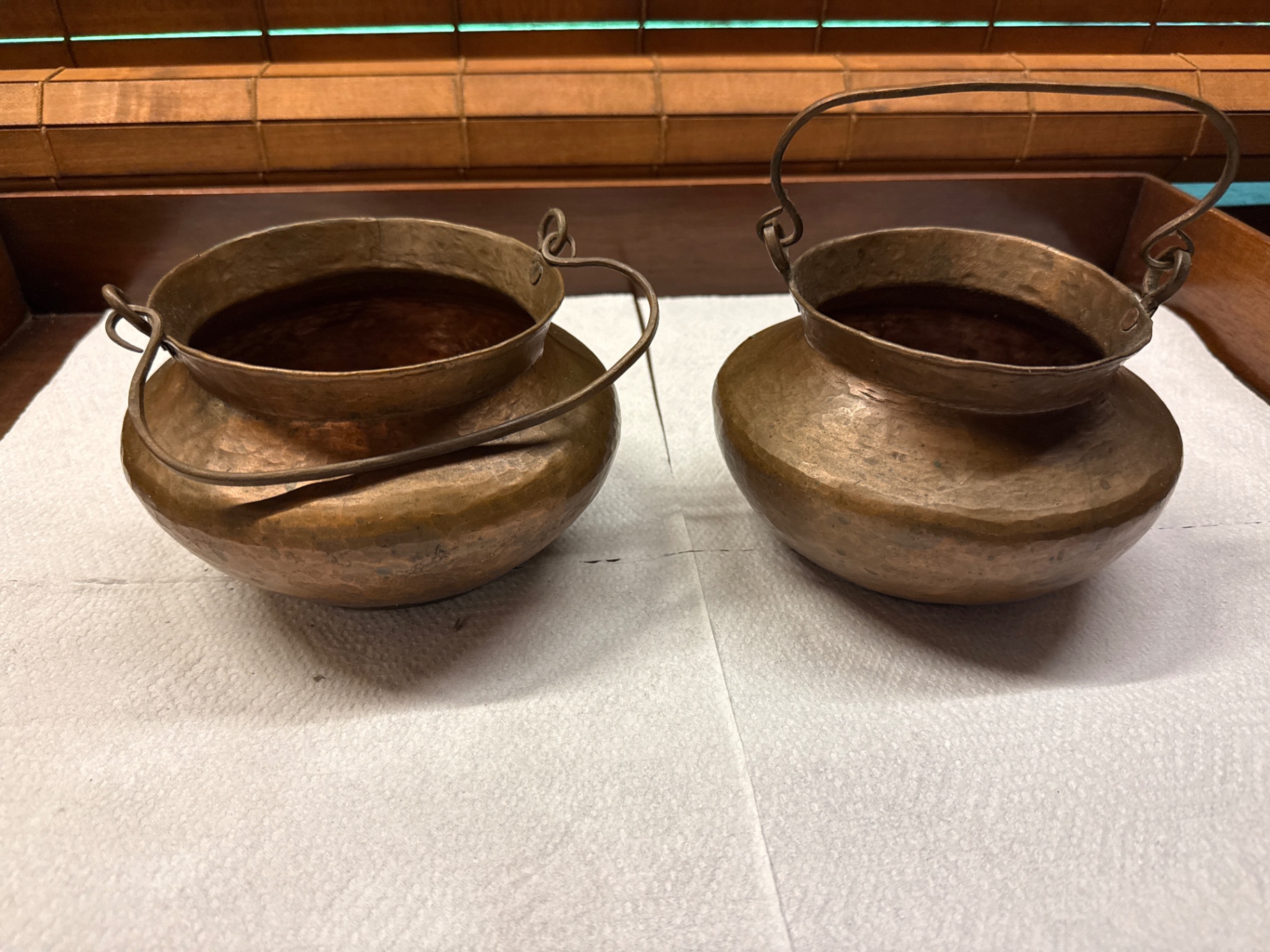 Pair of copper cooking pots with handles - image 1 of 3