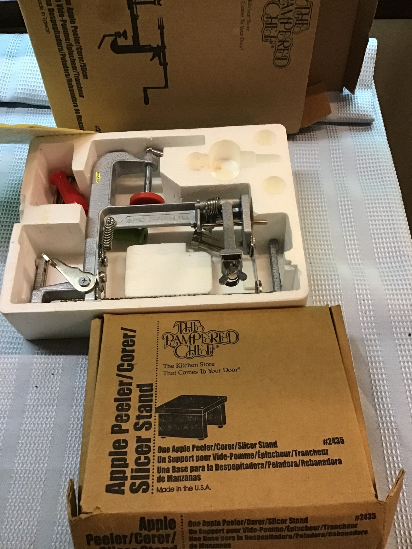 Apple Peeler/Corer/Slicer with Stand (Pampered Chef) - image 3 of 3