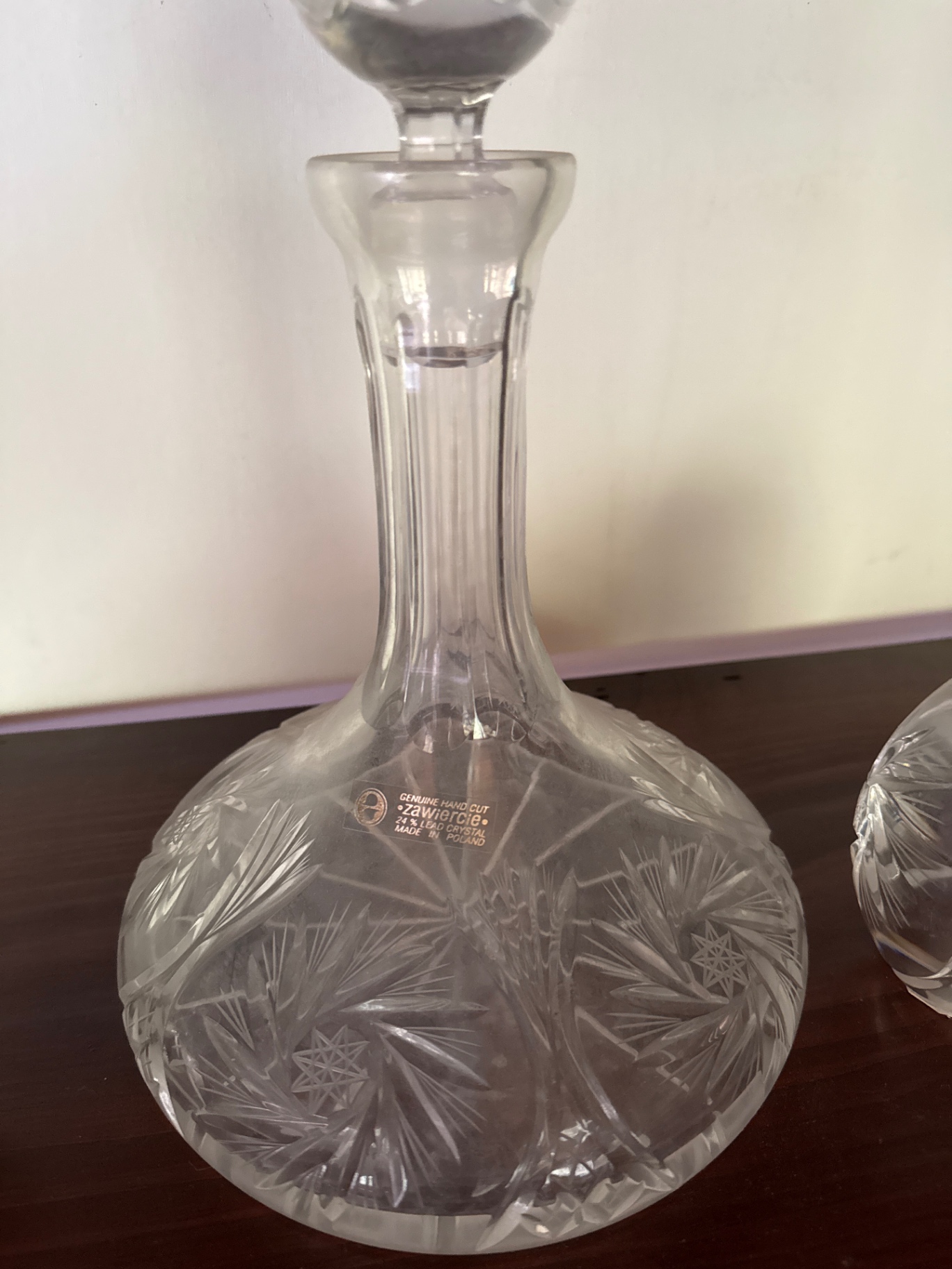 Hand-cut crystal decanter with two matching stoppers - image 2 of 3