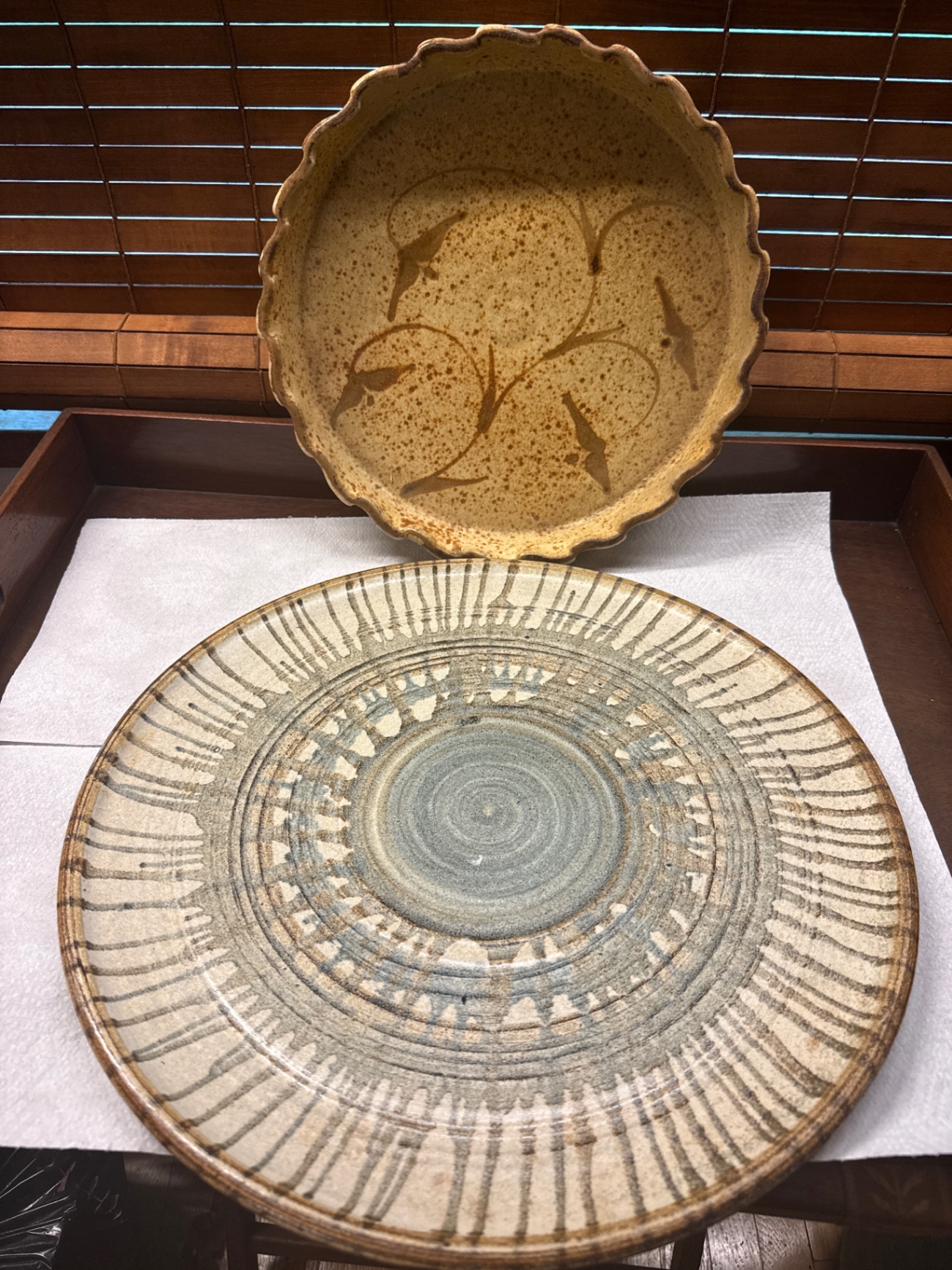 Ceramic plate and fish-motif bowl - image 2 of 3