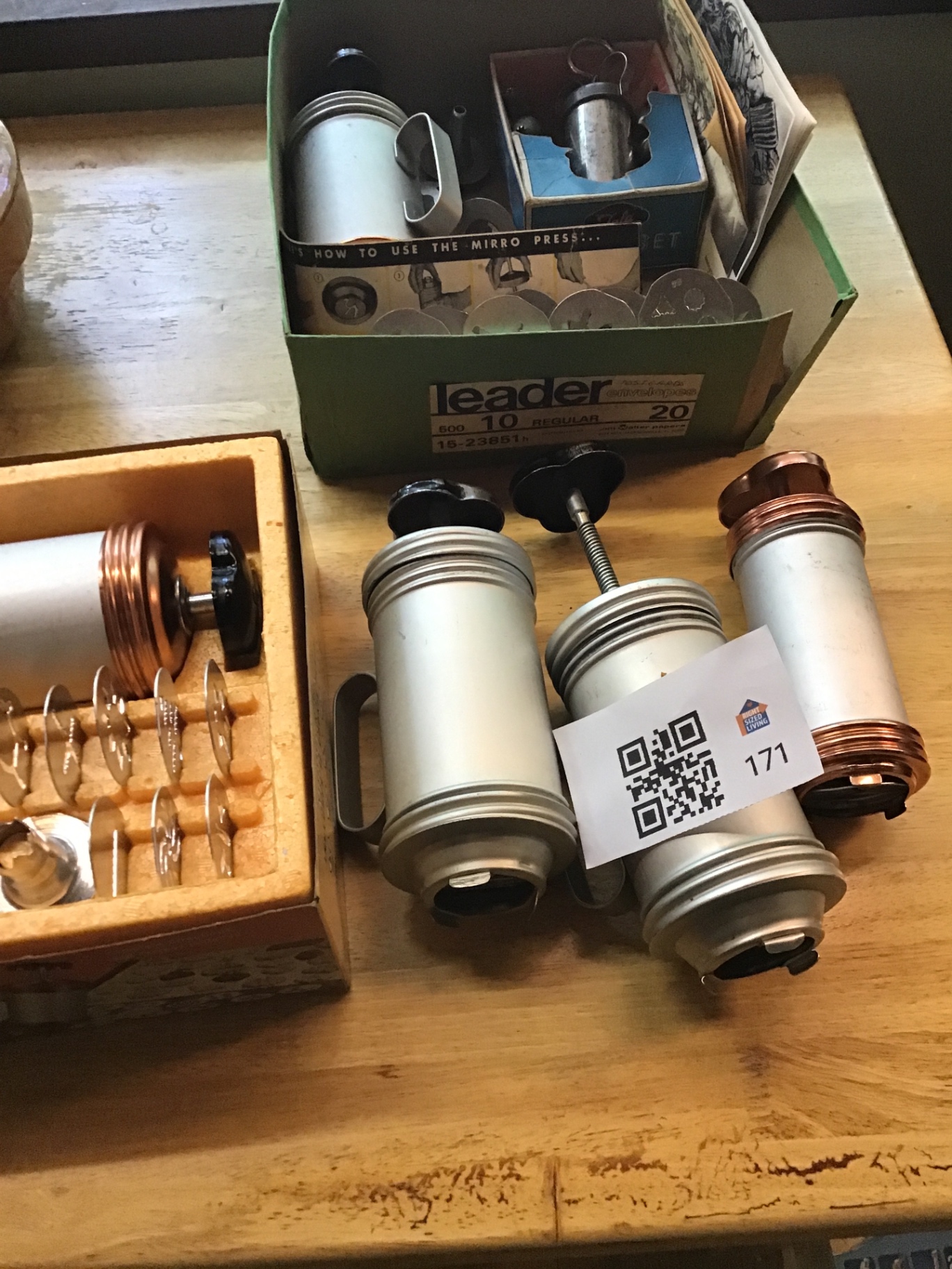Vintage cookie presses and disc set - image 1 of 4