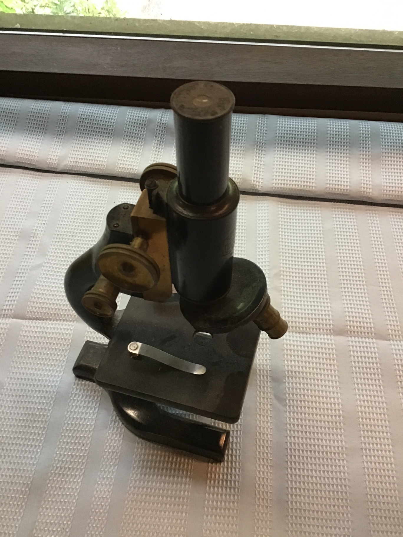 Vintage microscope with brass adjustment knobs - image 3 of 4