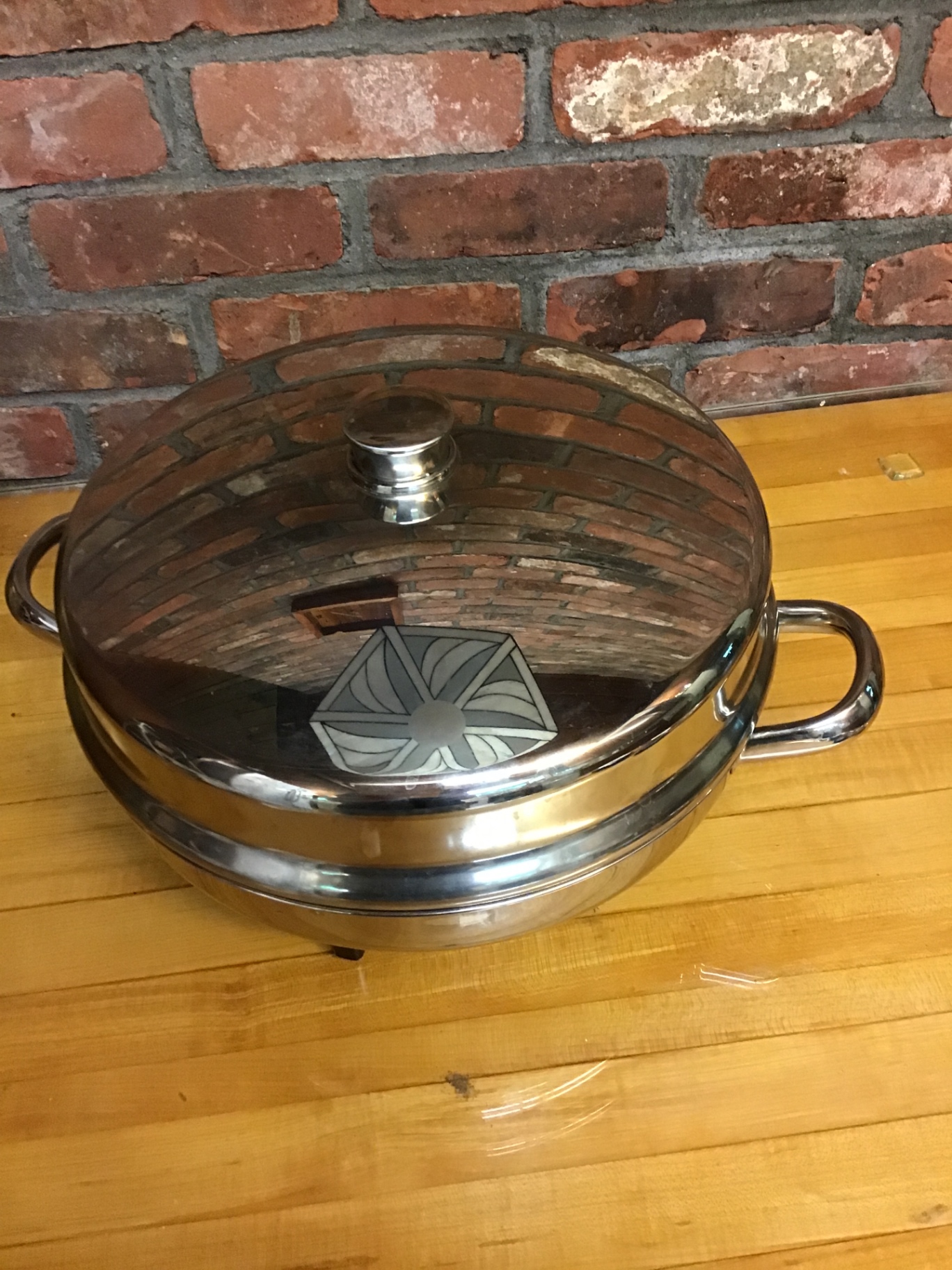 Electric stainless steel steamer with perforated insert and lid - image 1 of 2