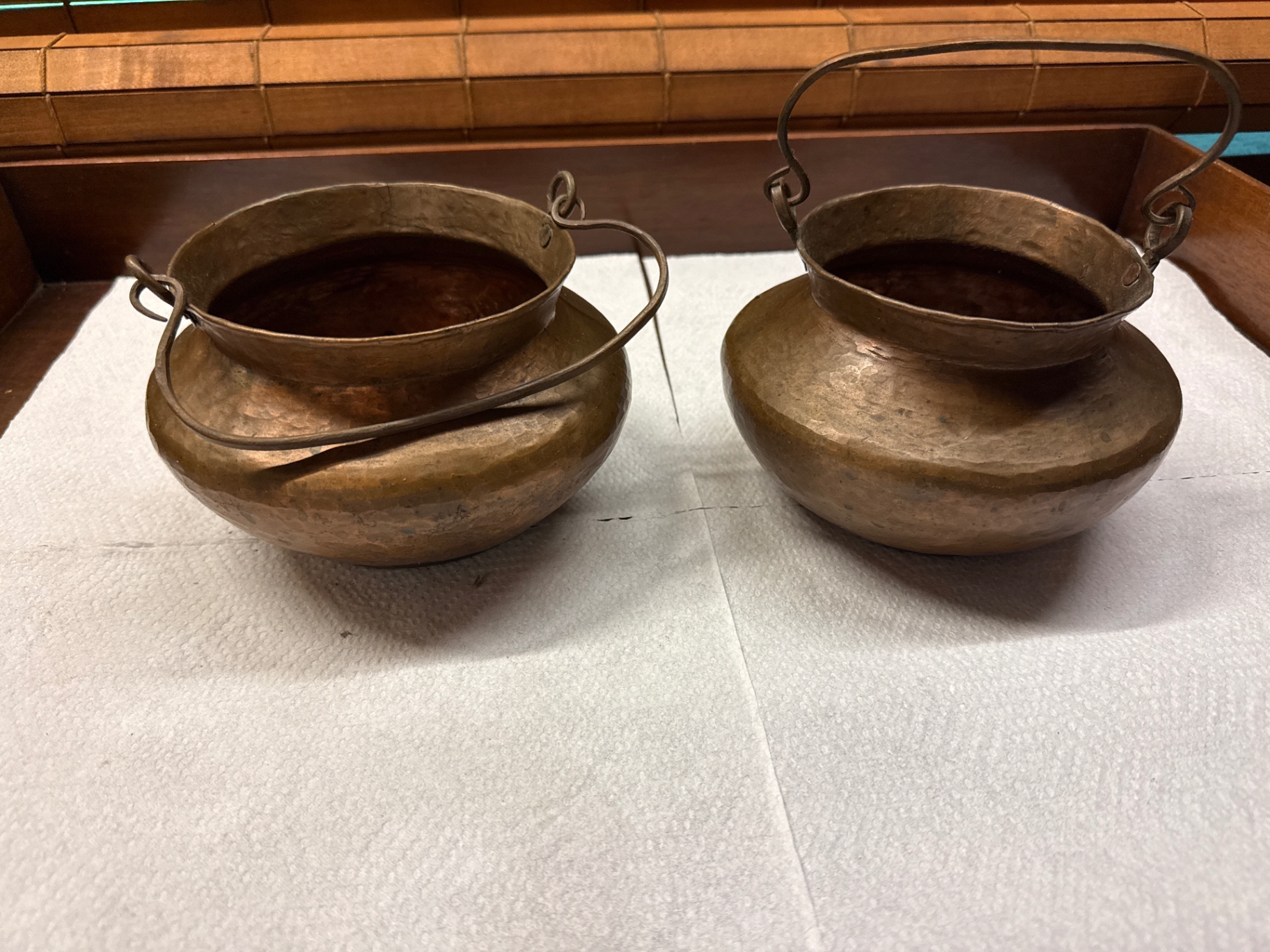 Pair of copper cooking pots with handles - image 2 of 3