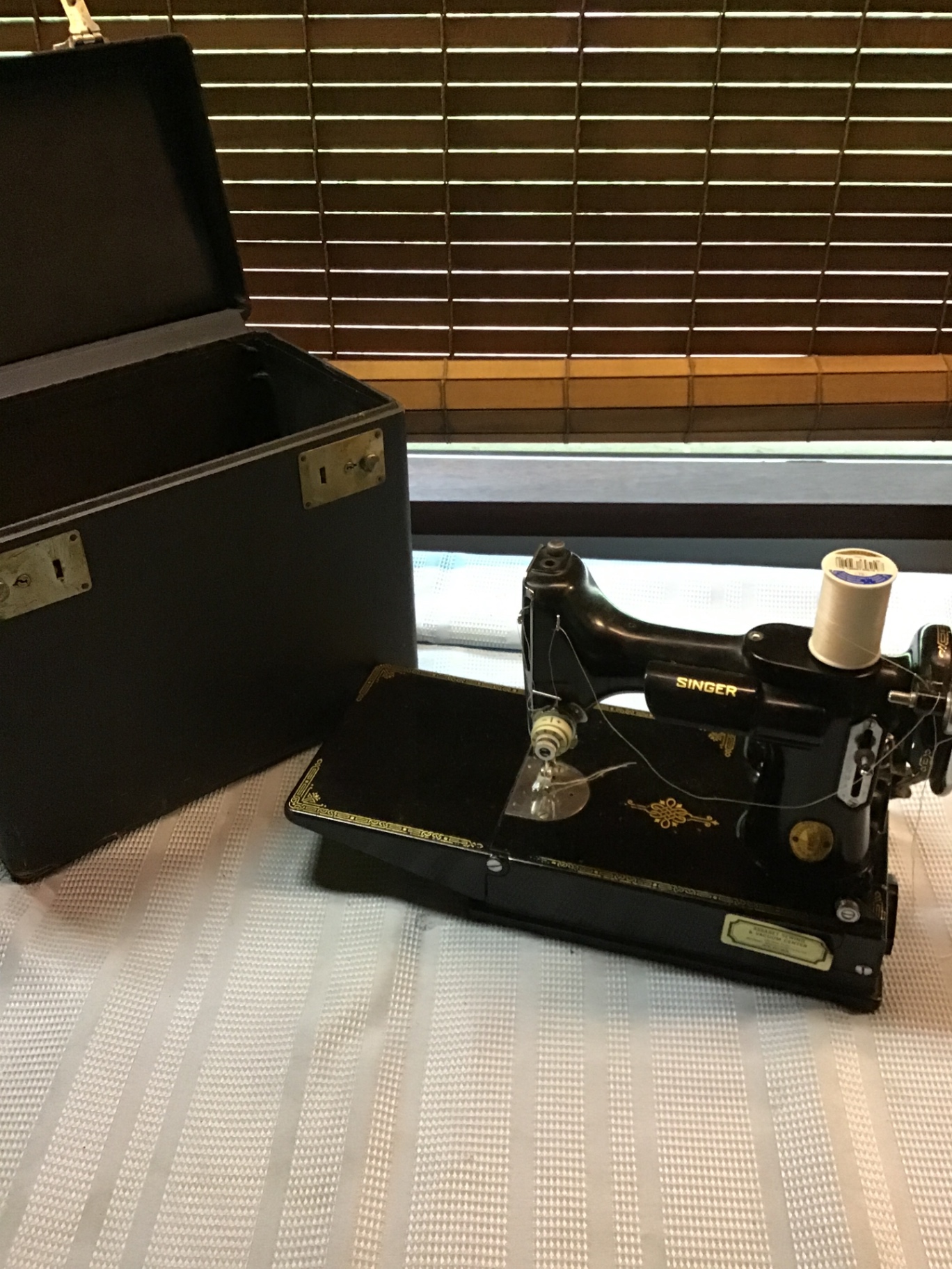 Vintage Singer sewing machine with case - image 2 of 3