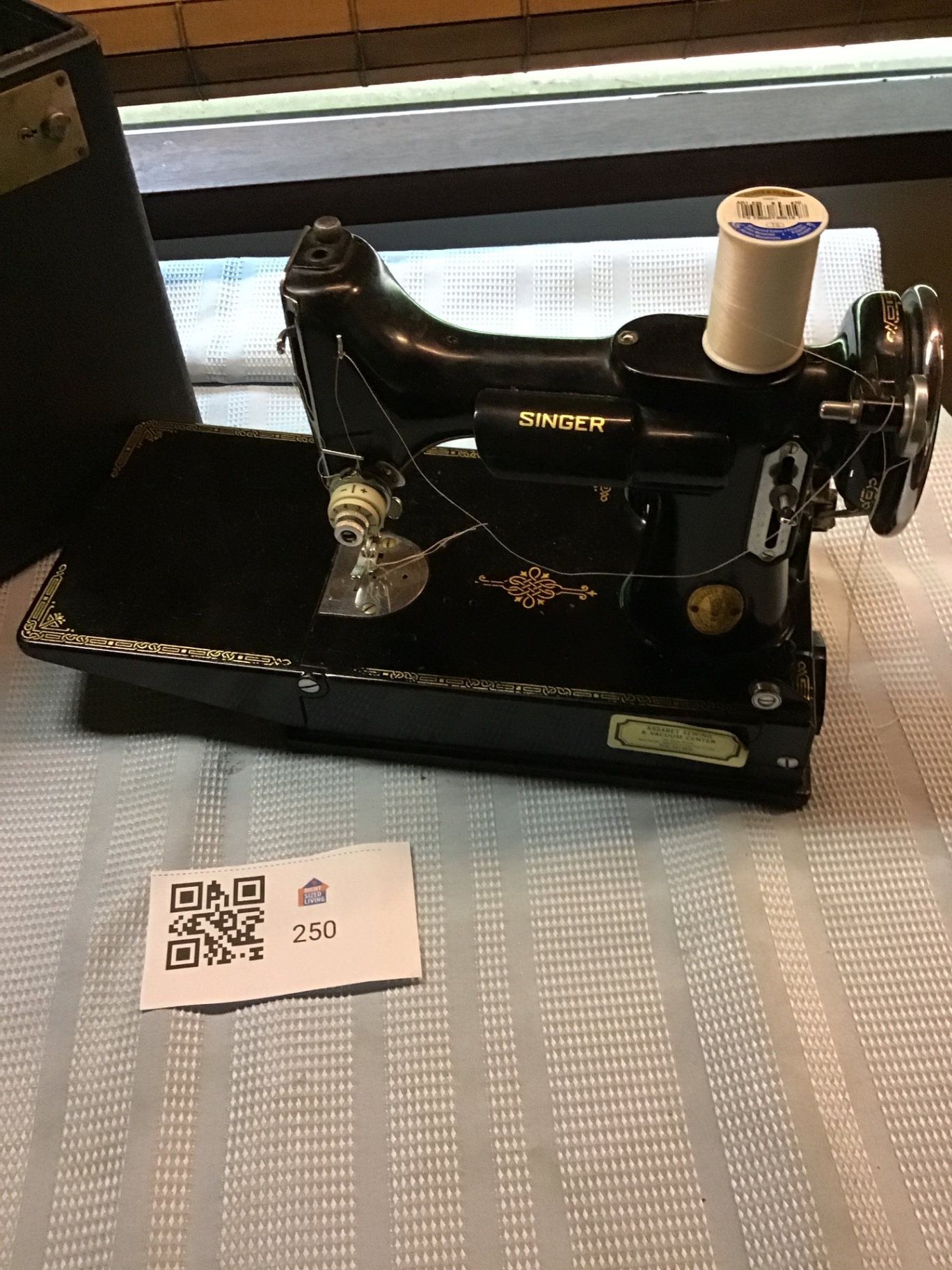 Vintage Singer sewing machine with case - image 1 of 3