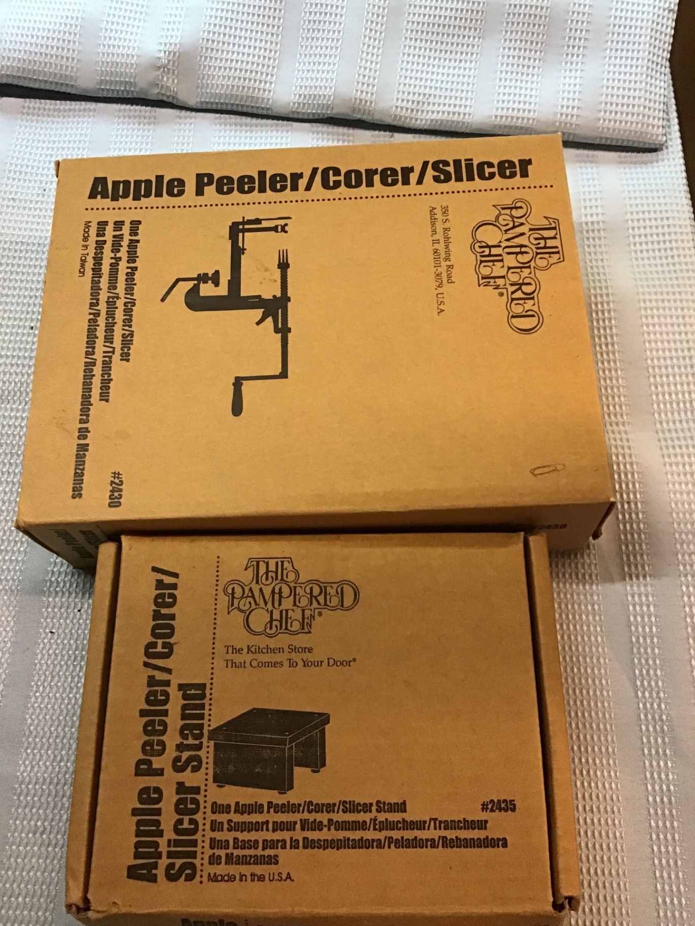 Apple Peeler/Corer/Slicer with Stand (Pampered Chef) - image 2 of 3