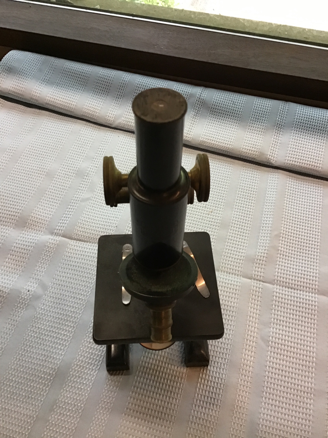 Vintage microscope with brass adjustment knobs - image 2 of 4