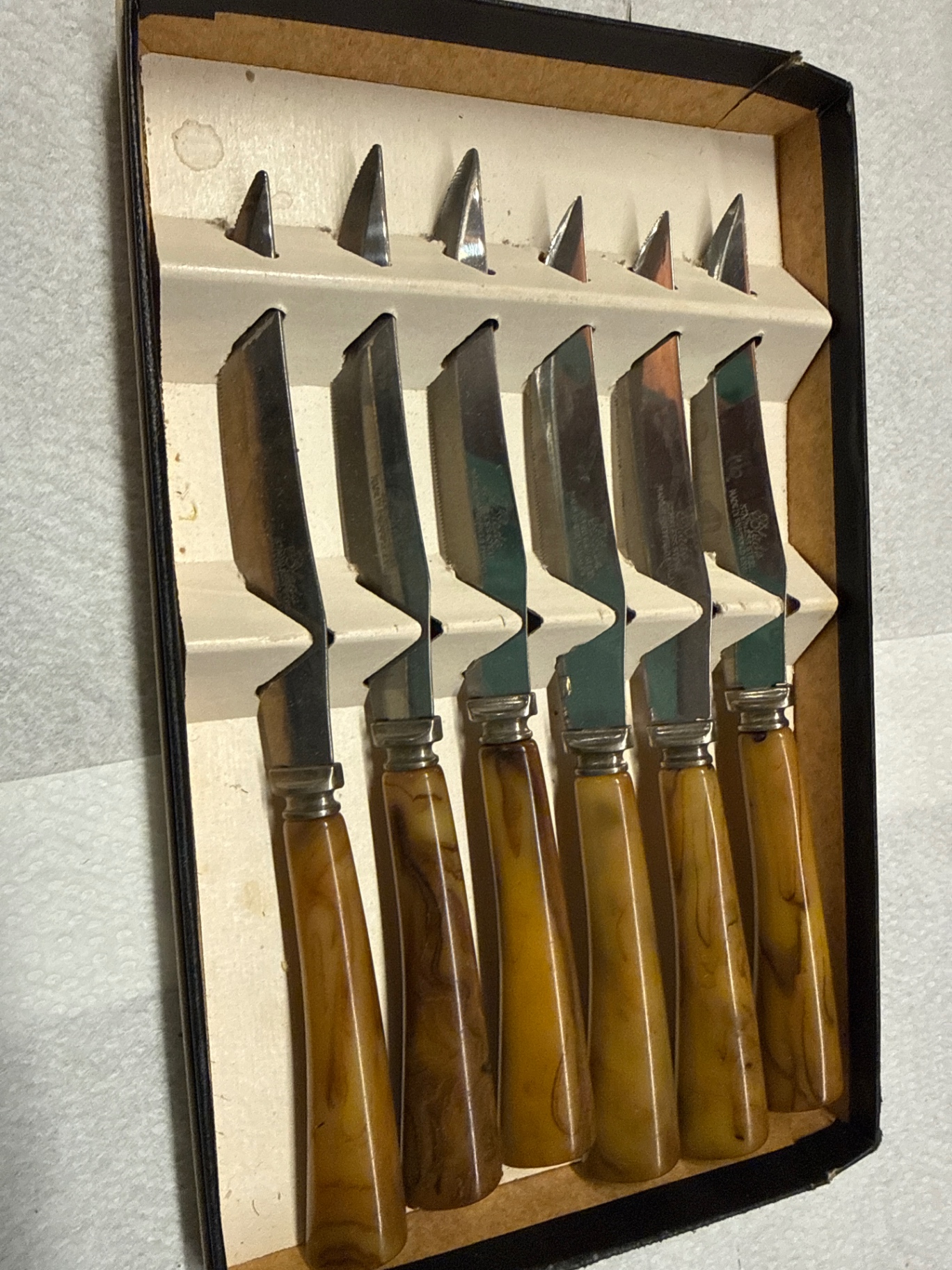 Boxed kitchen knife set with brown marbled handles - image 1 of 3
