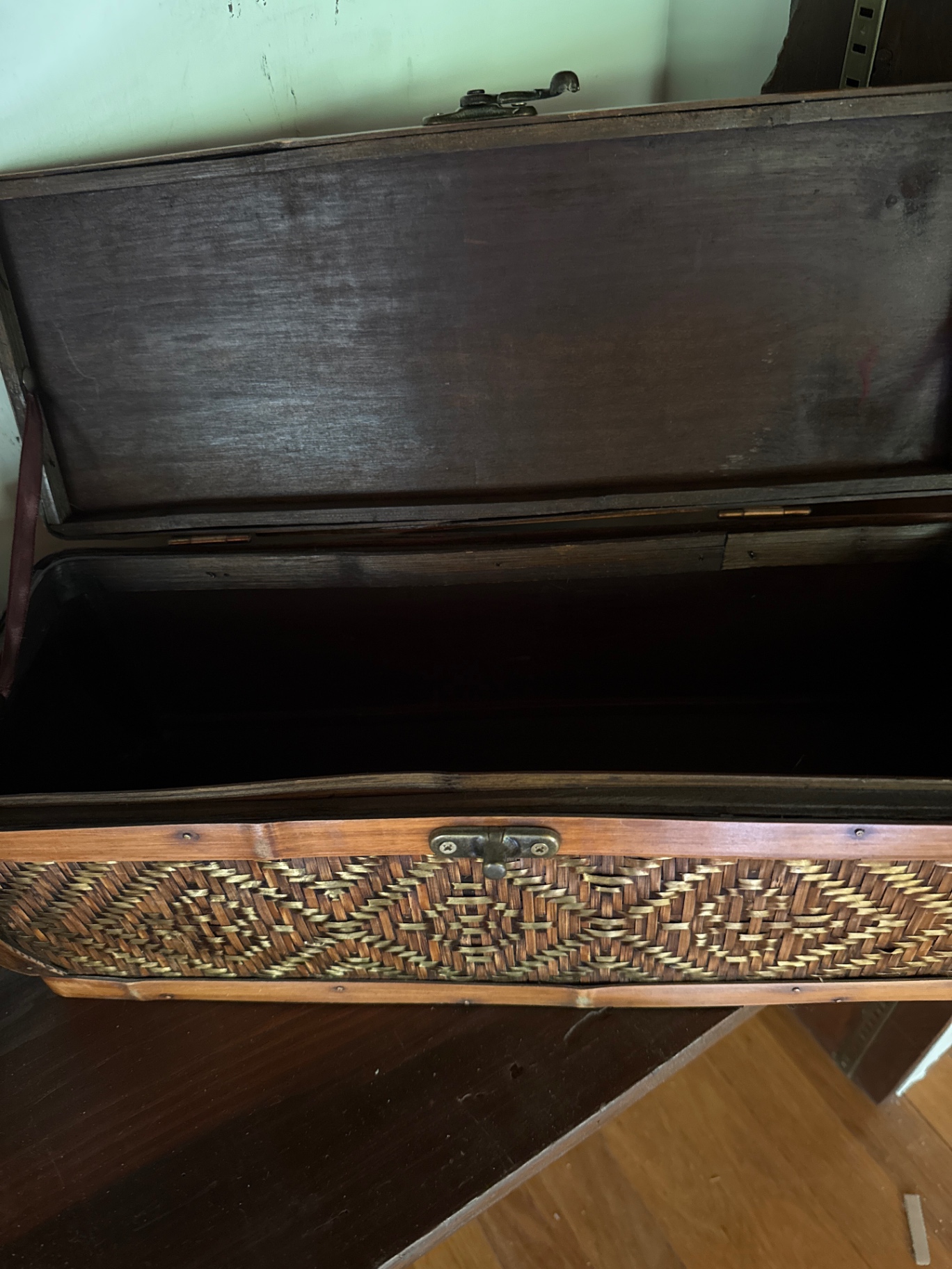 Two woven wicker storage trunks - image 4 of 4