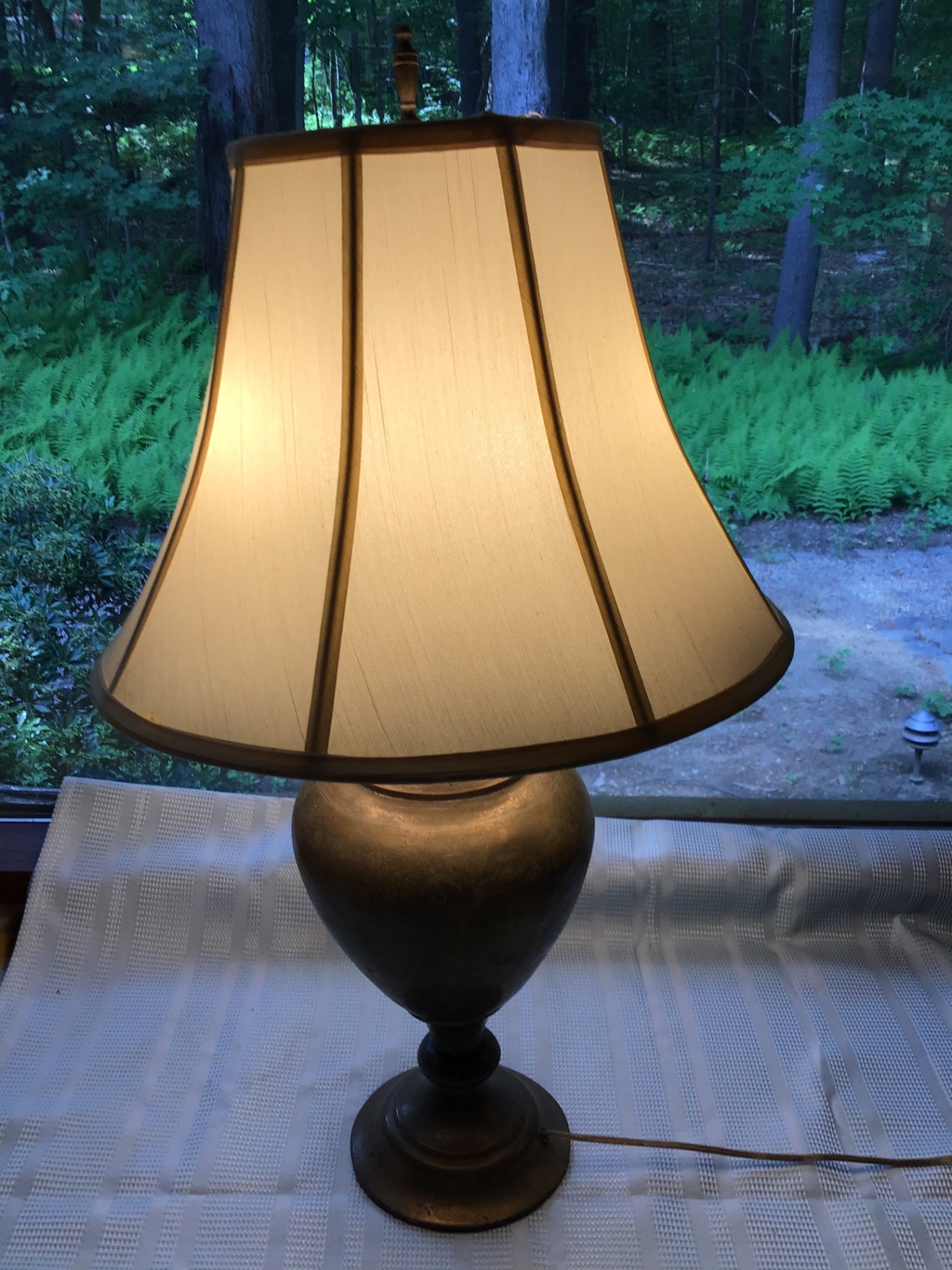 Table lamp with urn-shaped base and fabric shade - image 2 of 4