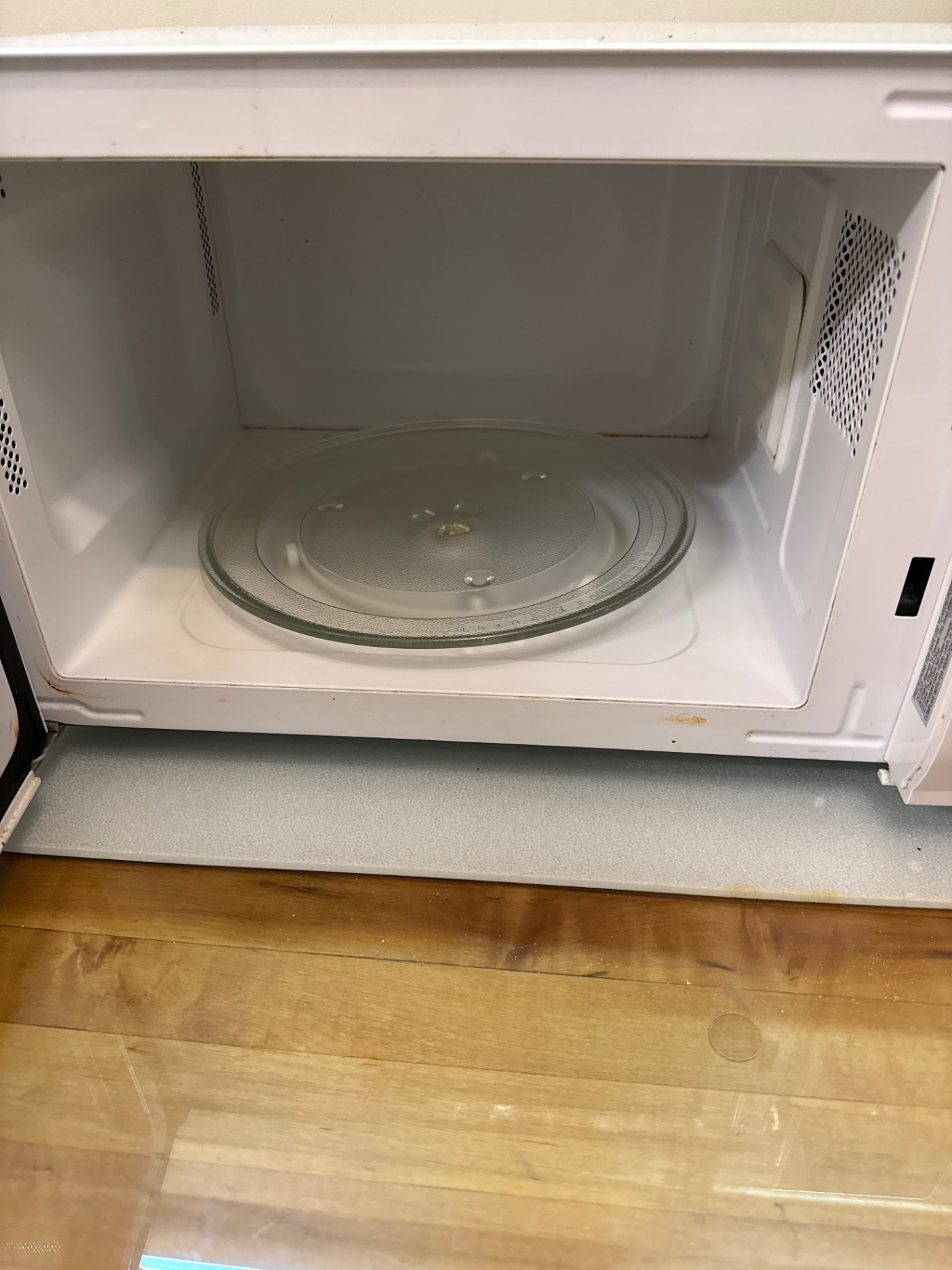 White Magic Chef microwave oven - image 3 of 3