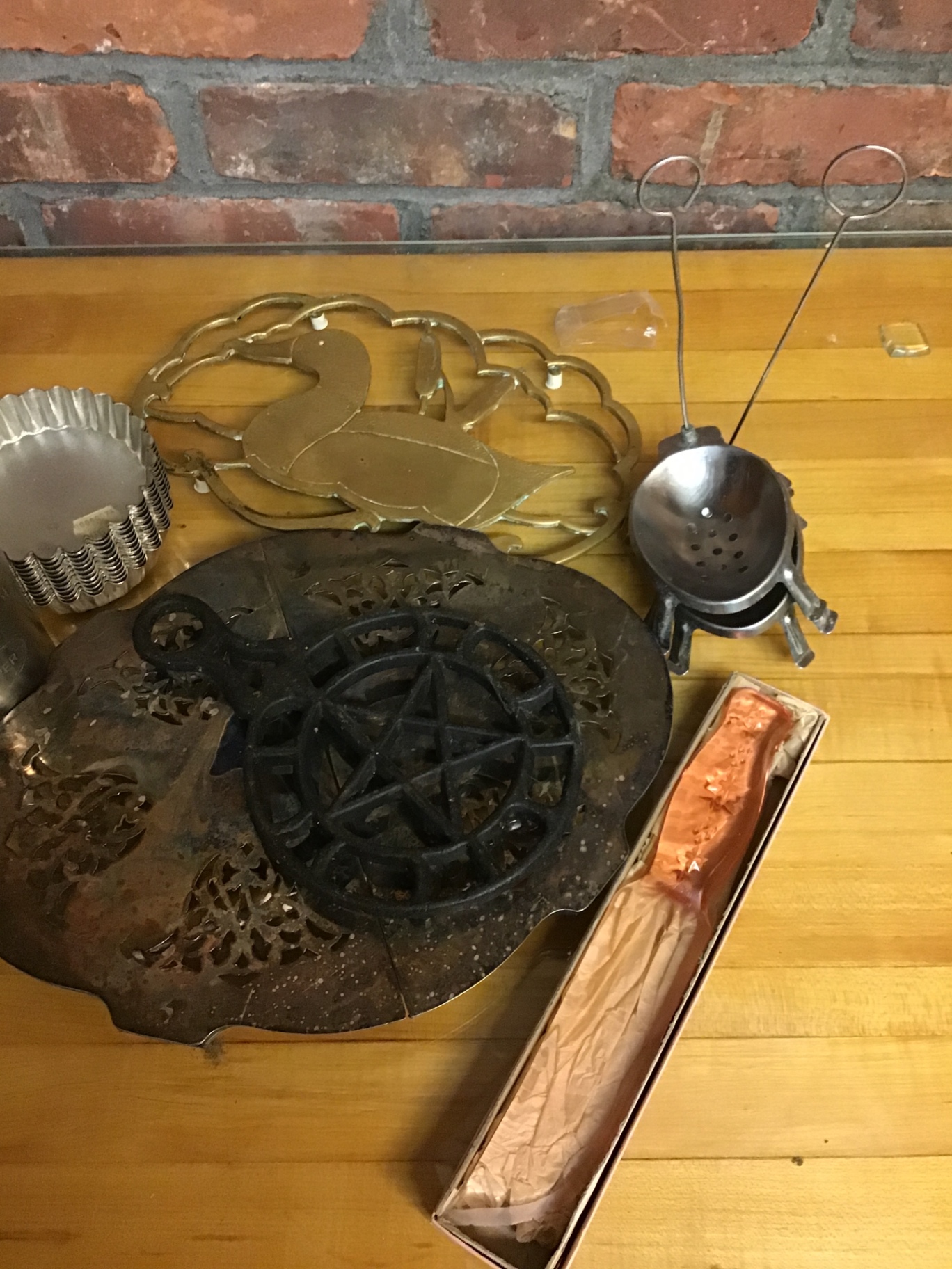 Assorted vintage kitchenware and decorative metal items - image 2 of 2